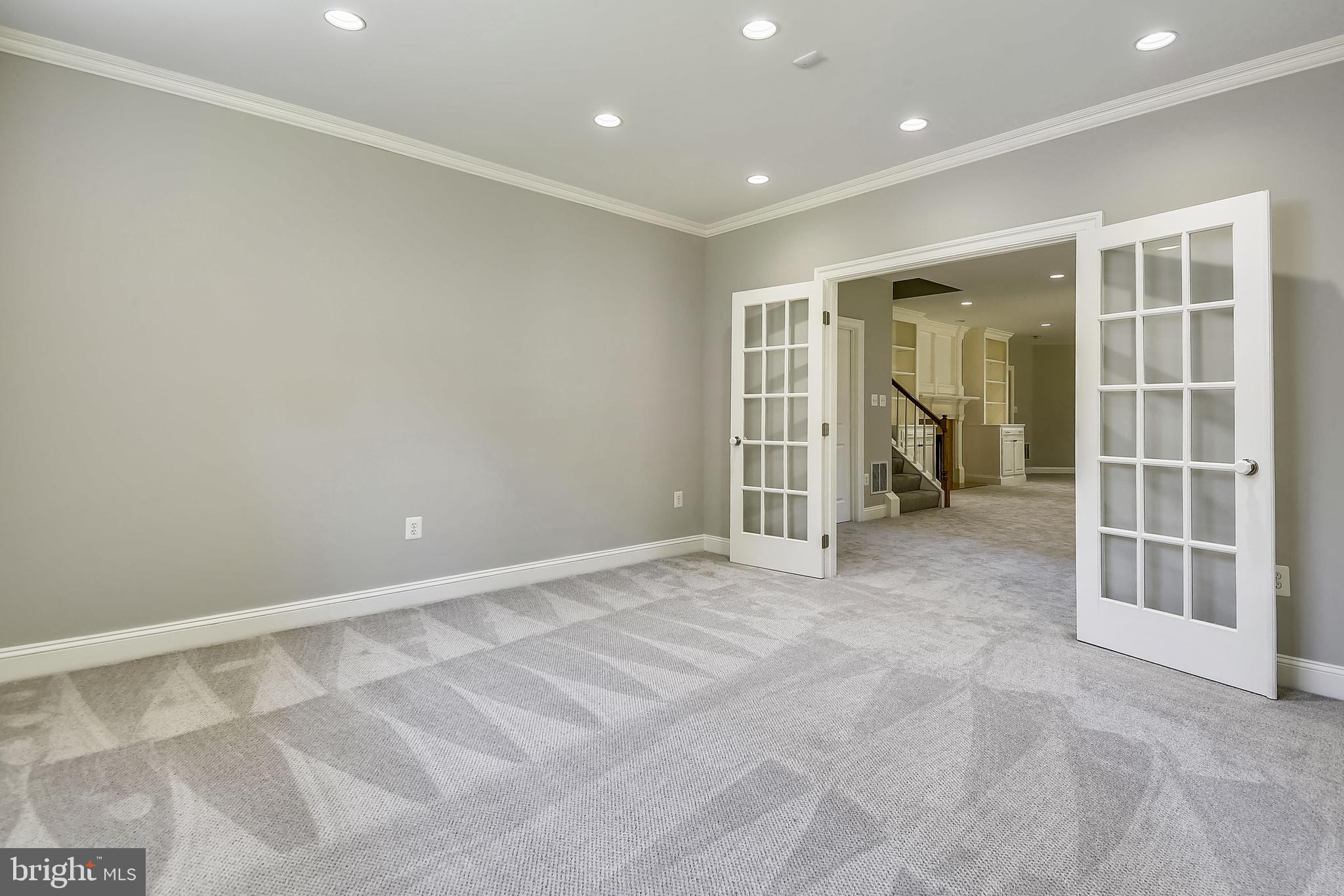 NEAR CLIFTON - Residential