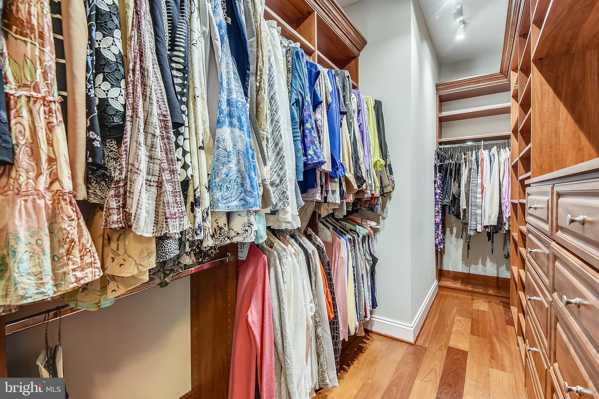 NEAR CLIFTON - Residential