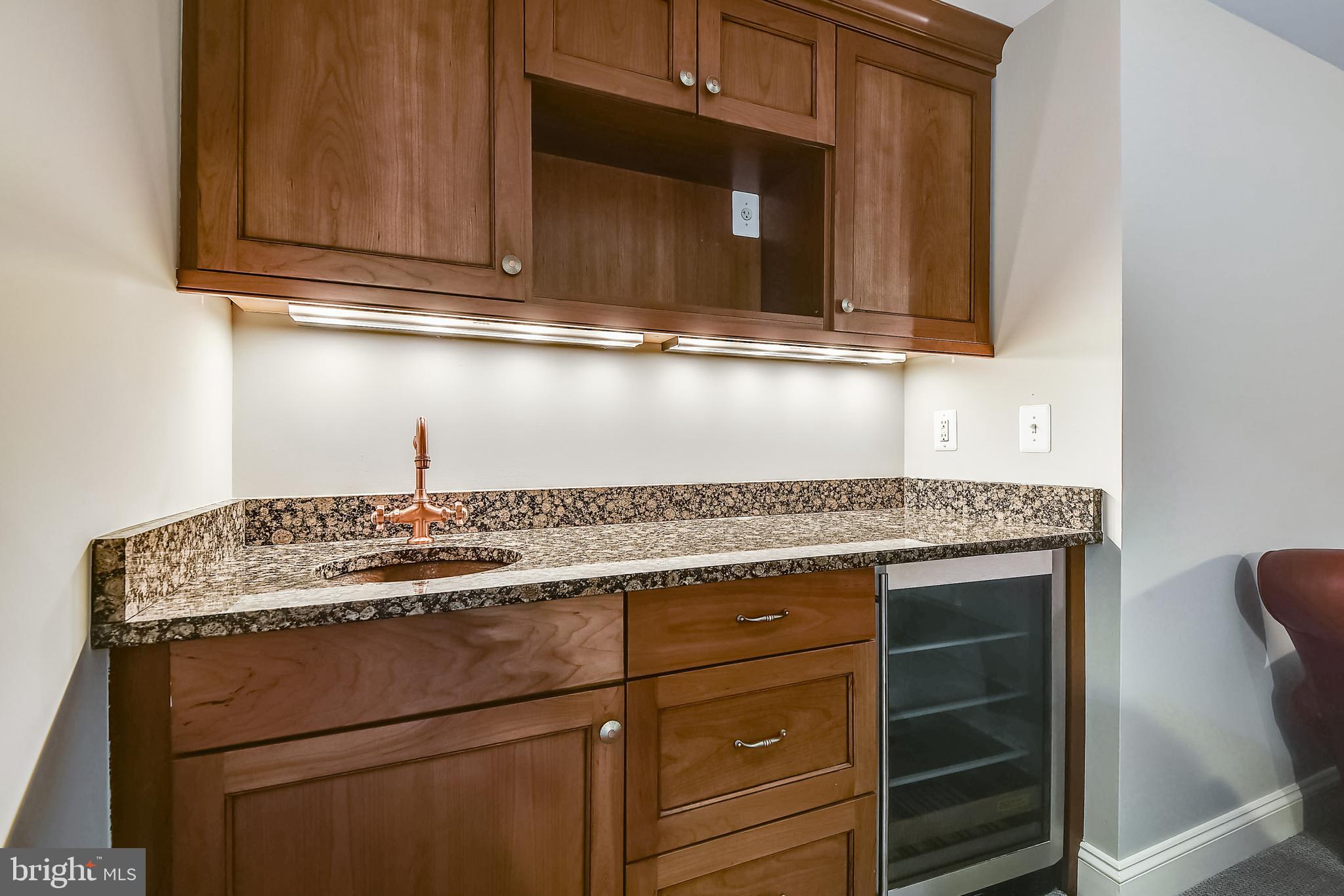 NEAR CLIFTON - Residential