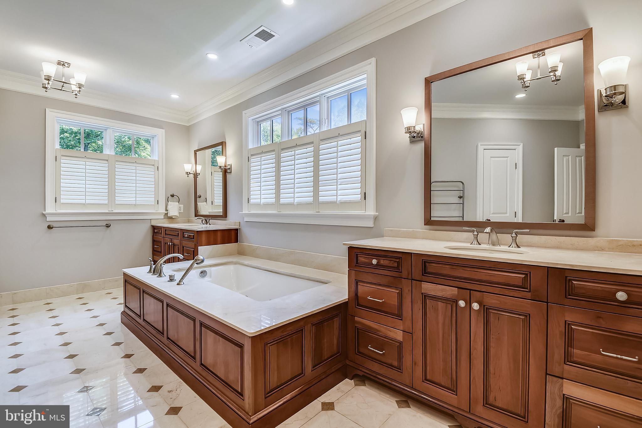 NEAR CLIFTON - Residential