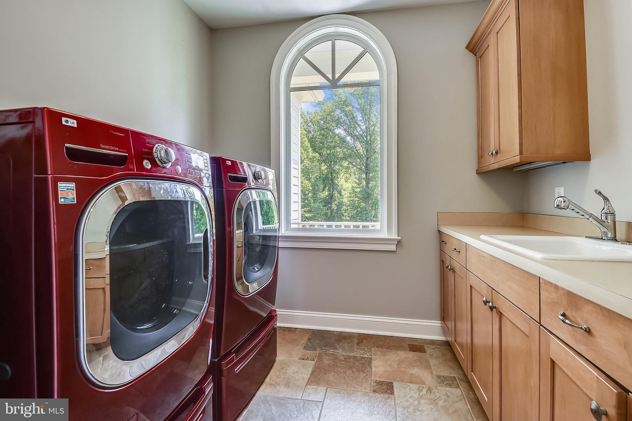 NEAR CLIFTON - Residential