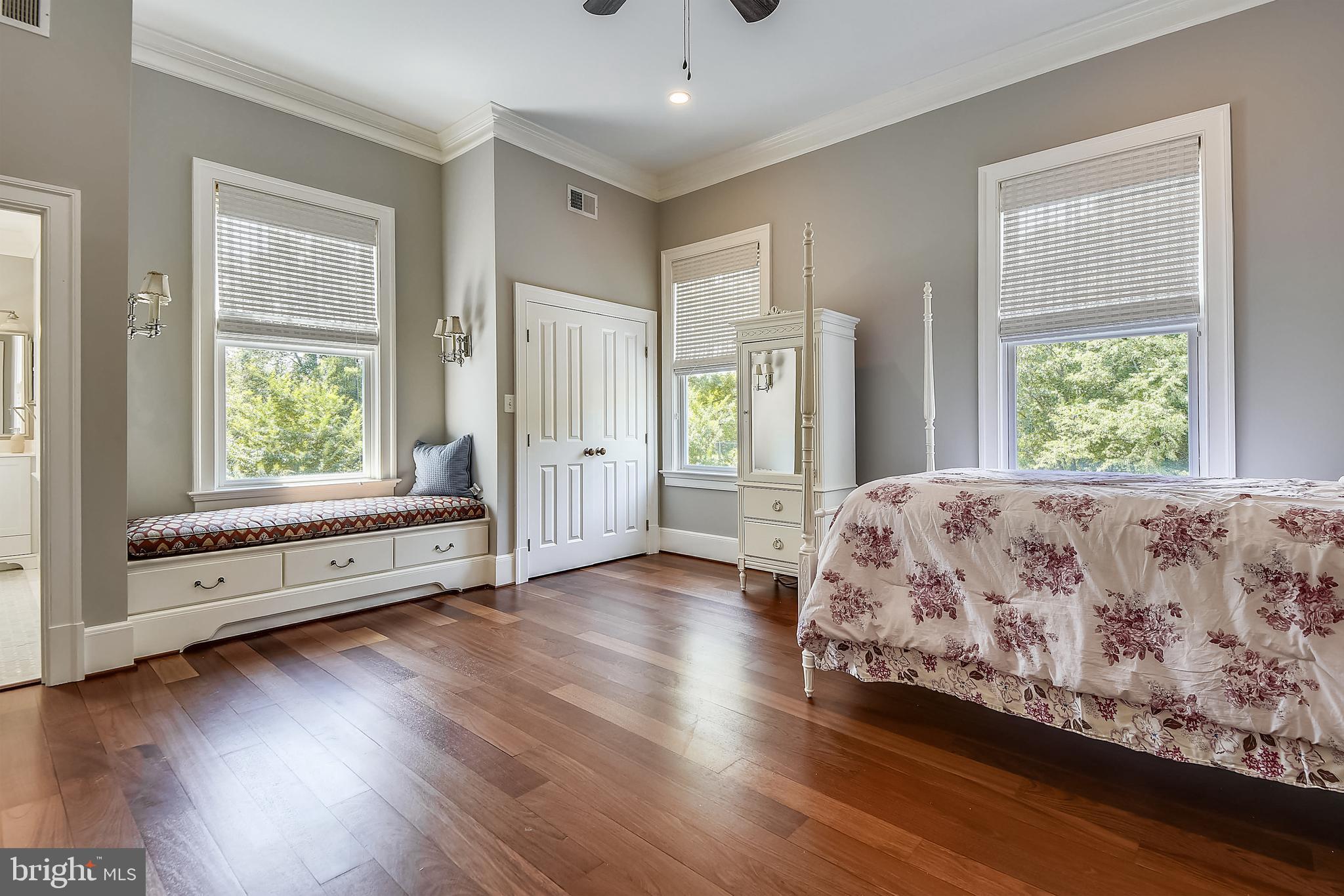 NEAR CLIFTON - Residential