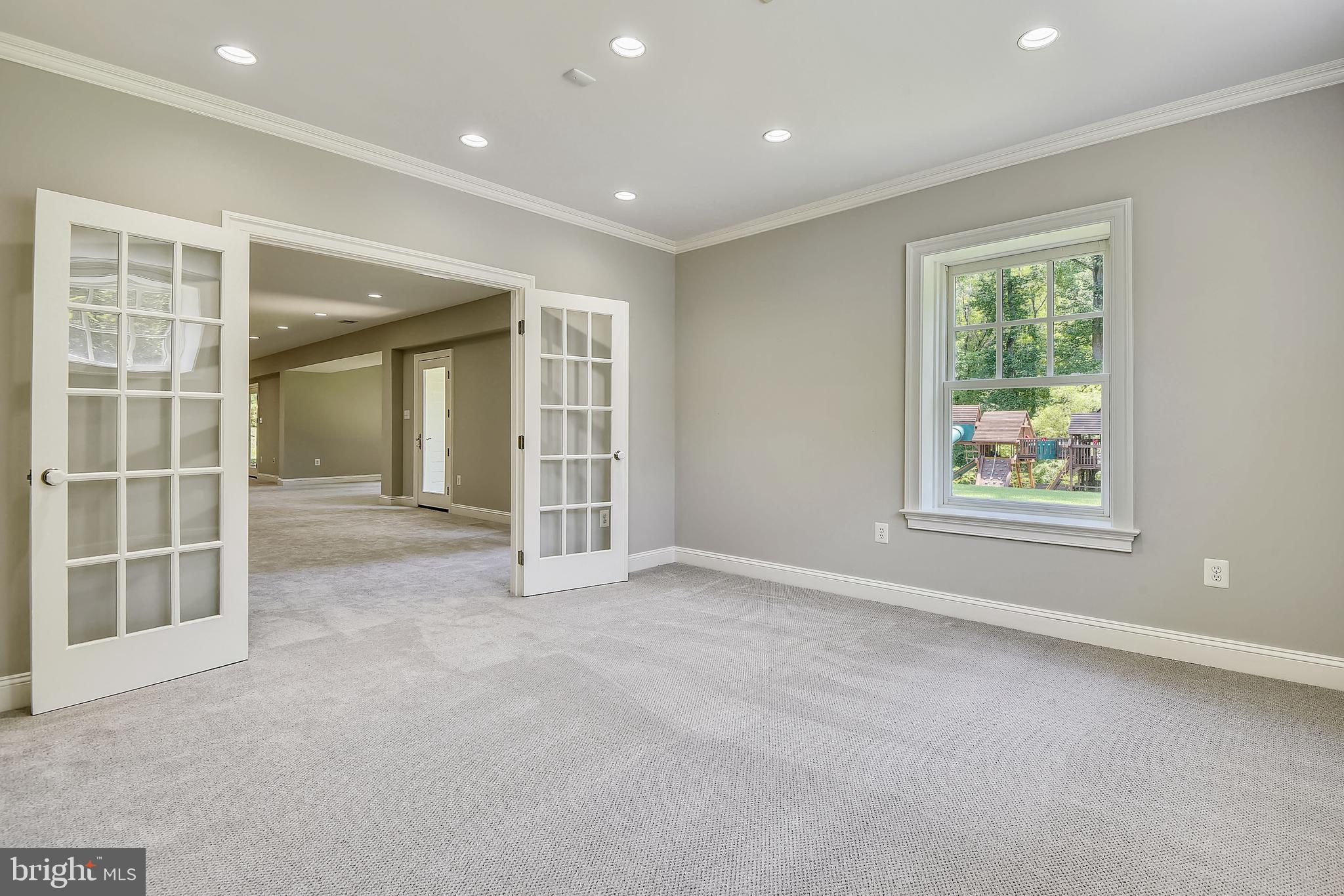 NEAR CLIFTON - Residential