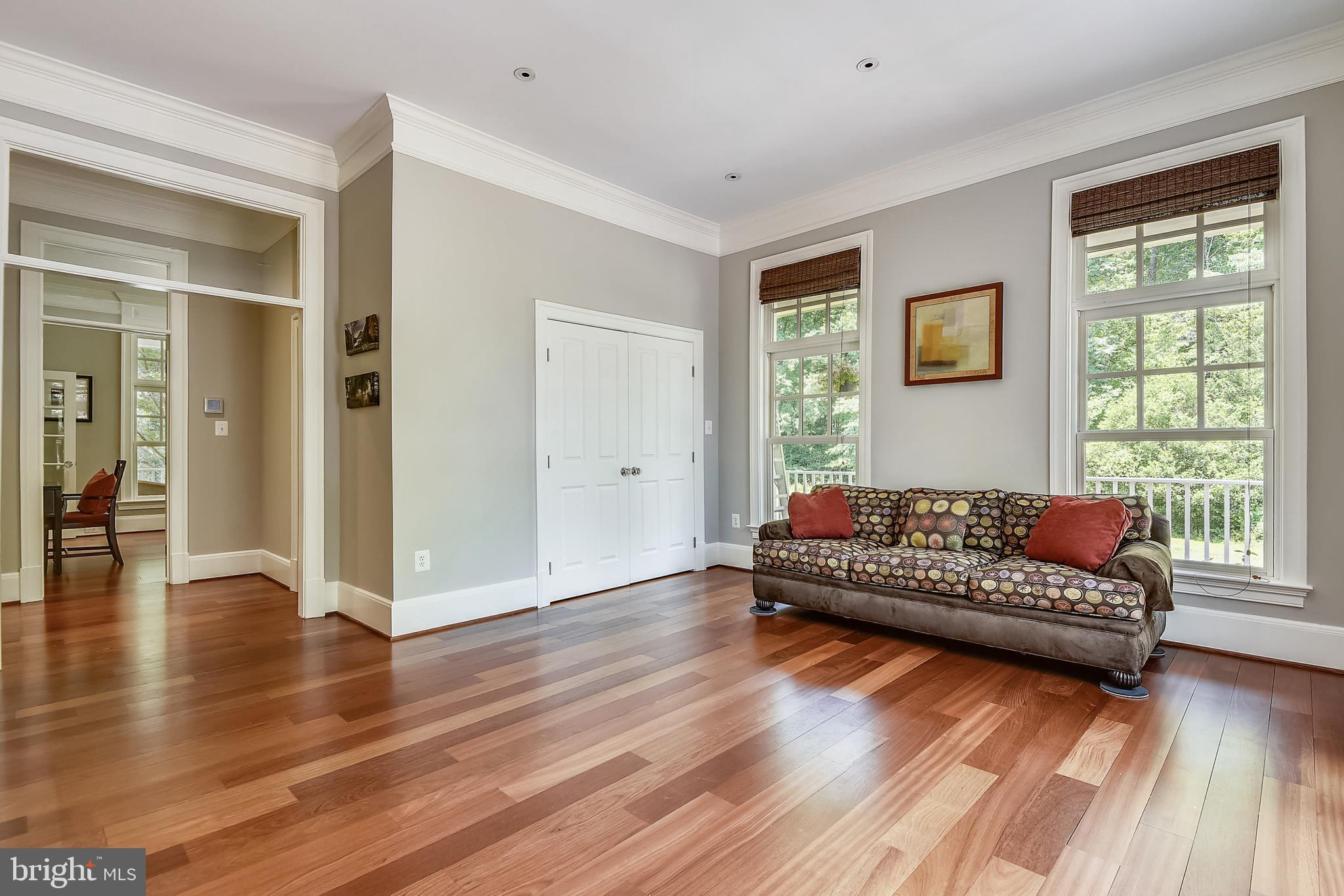 NEAR CLIFTON - Residential