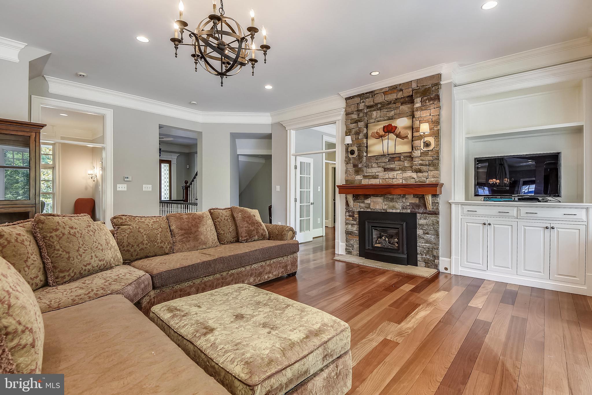 NEAR CLIFTON - Residential