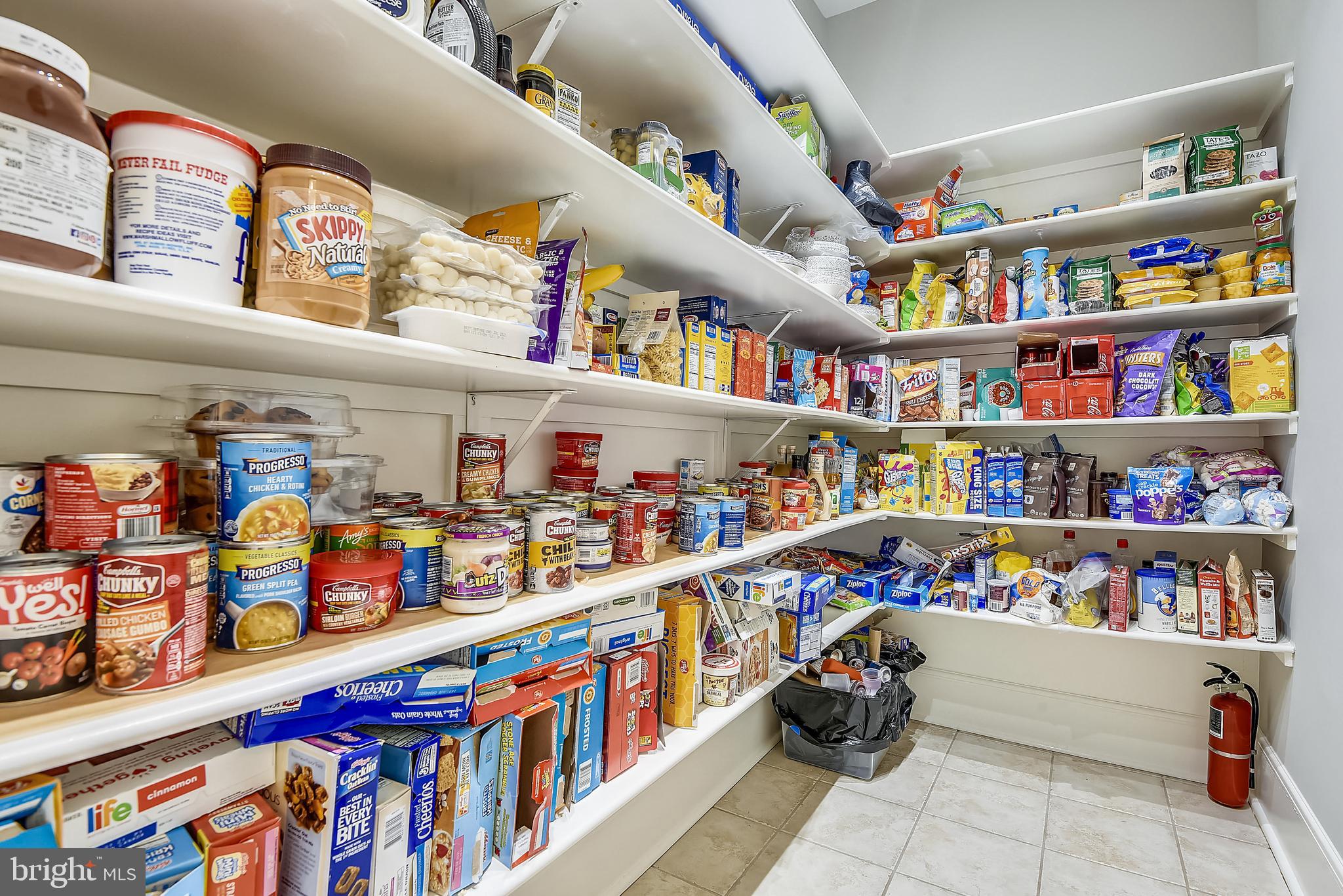 NEAR CLIFTON - Residential