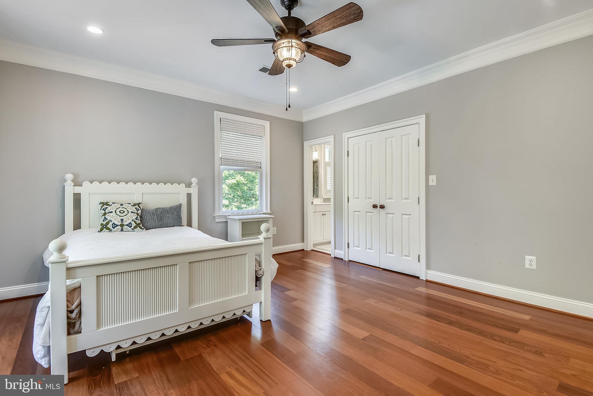 NEAR CLIFTON - Residential