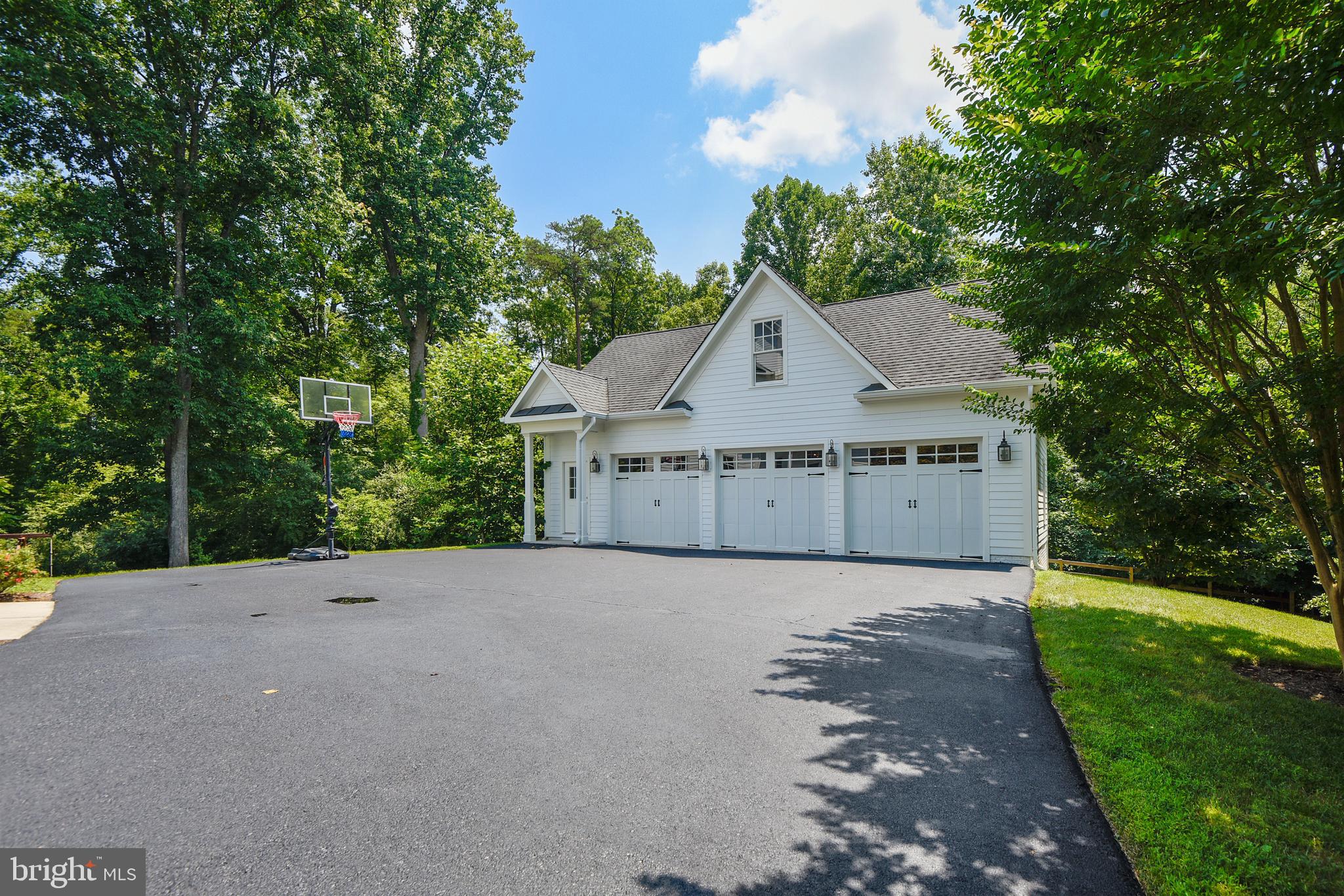 NEAR CLIFTON - Residential