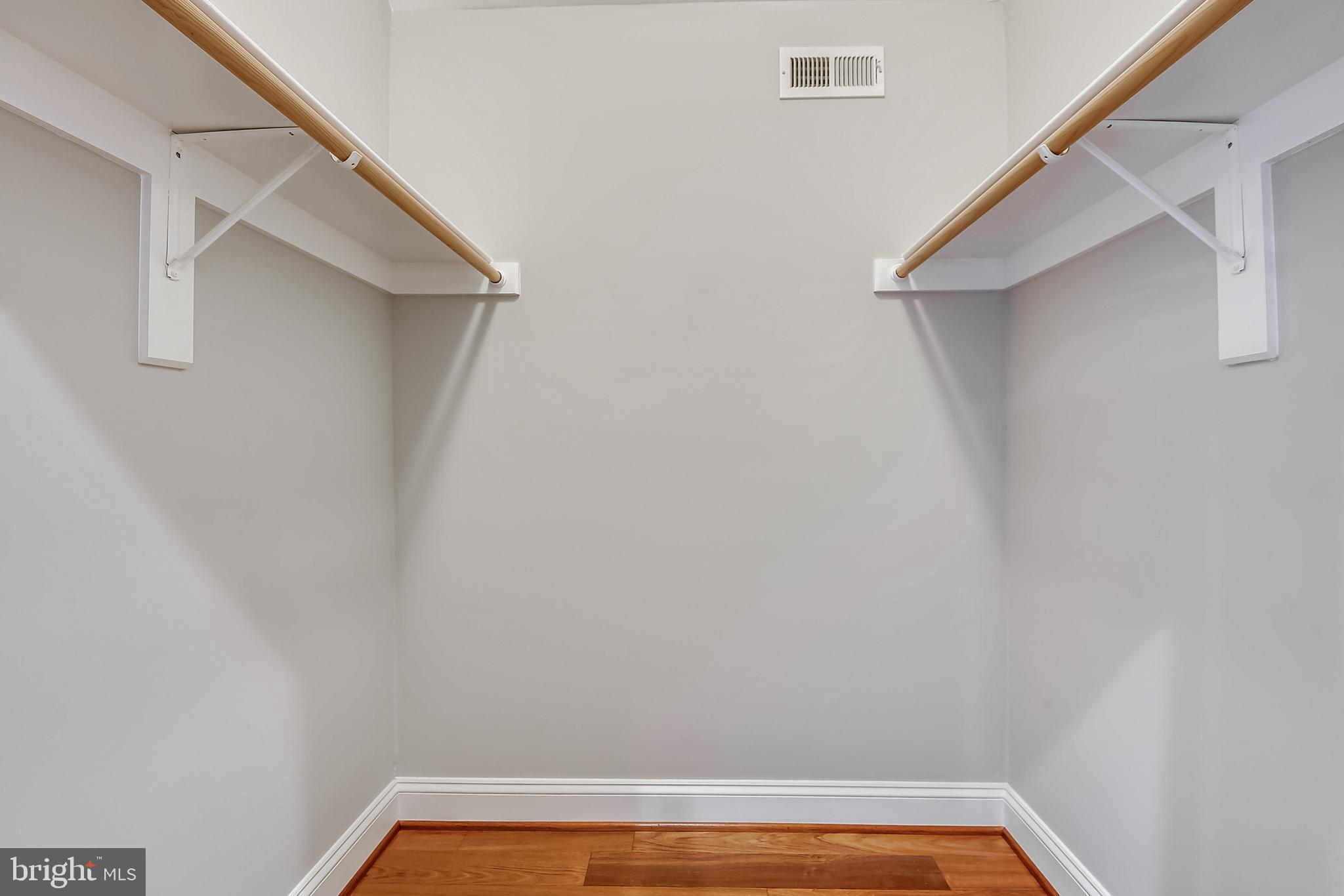 NEAR CLIFTON - Residential