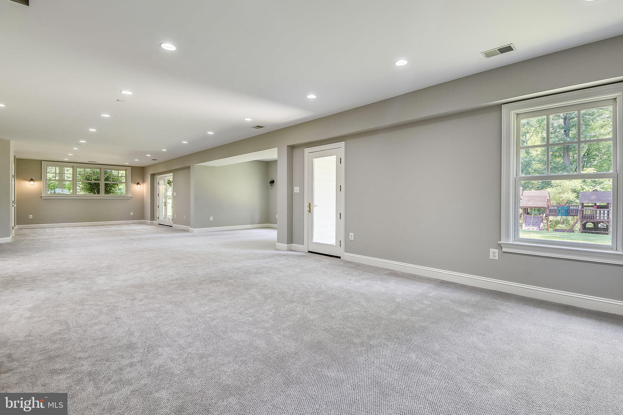 NEAR CLIFTON - Residential