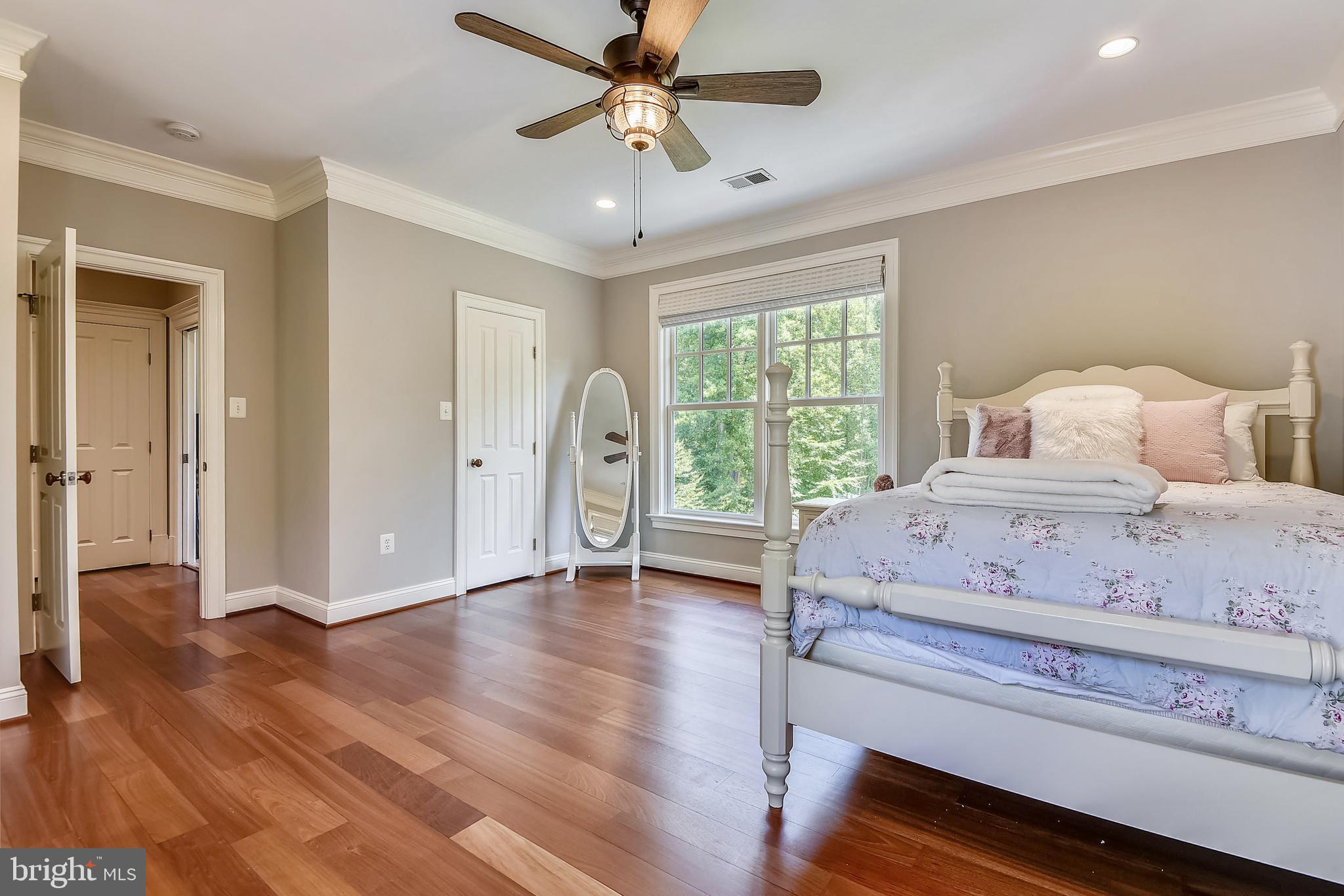 NEAR CLIFTON - Residential