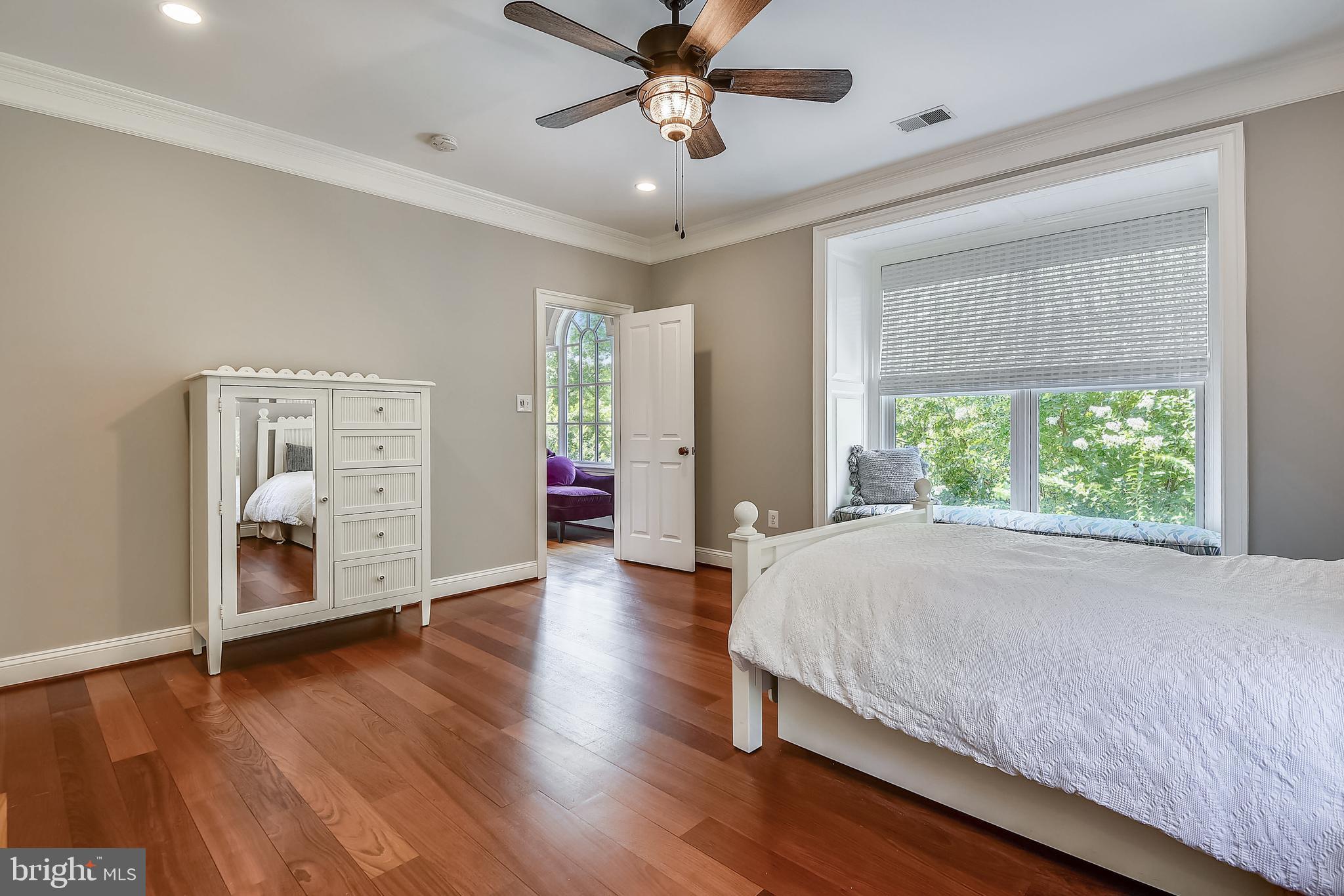 NEAR CLIFTON - Residential