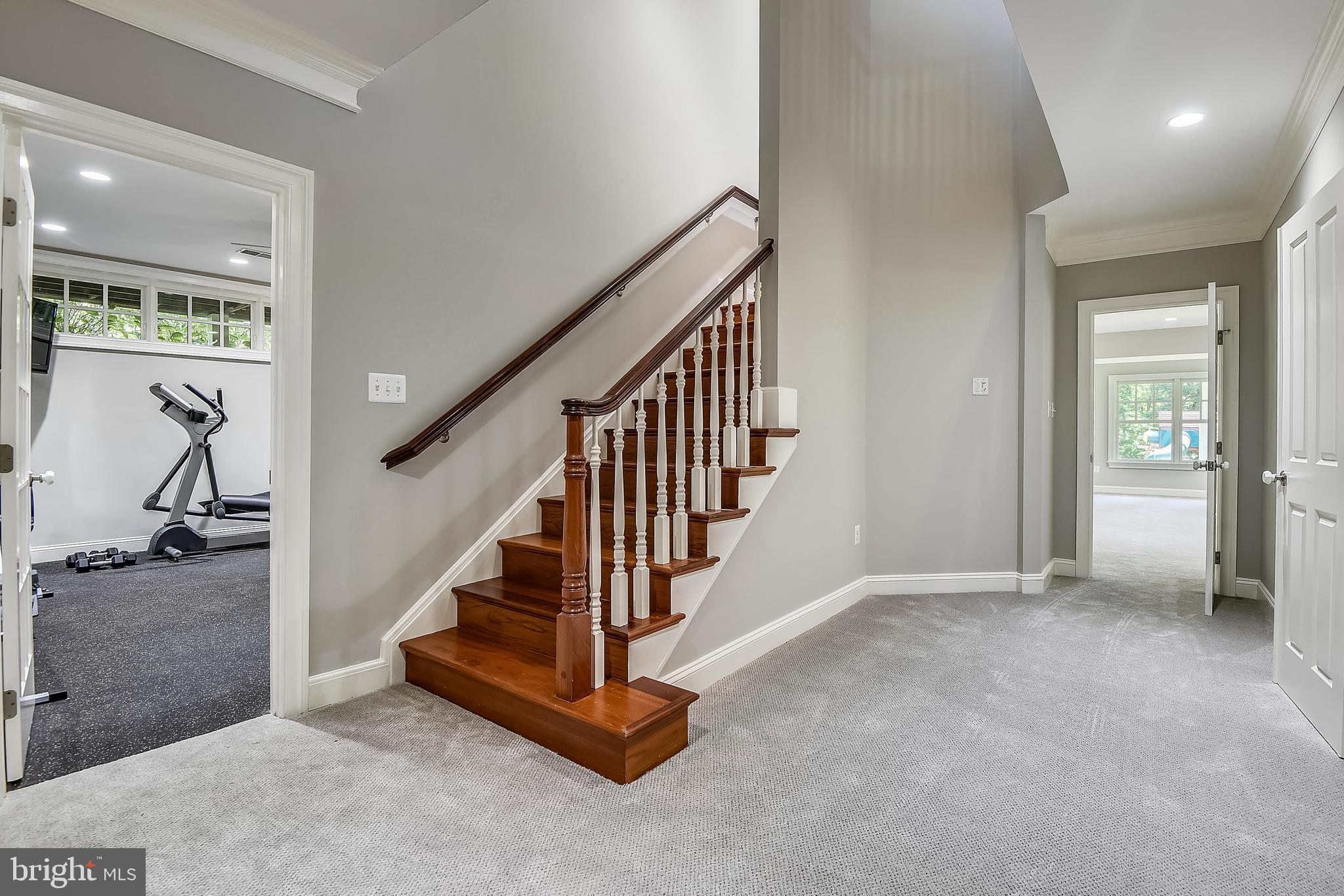 NEAR CLIFTON - Residential