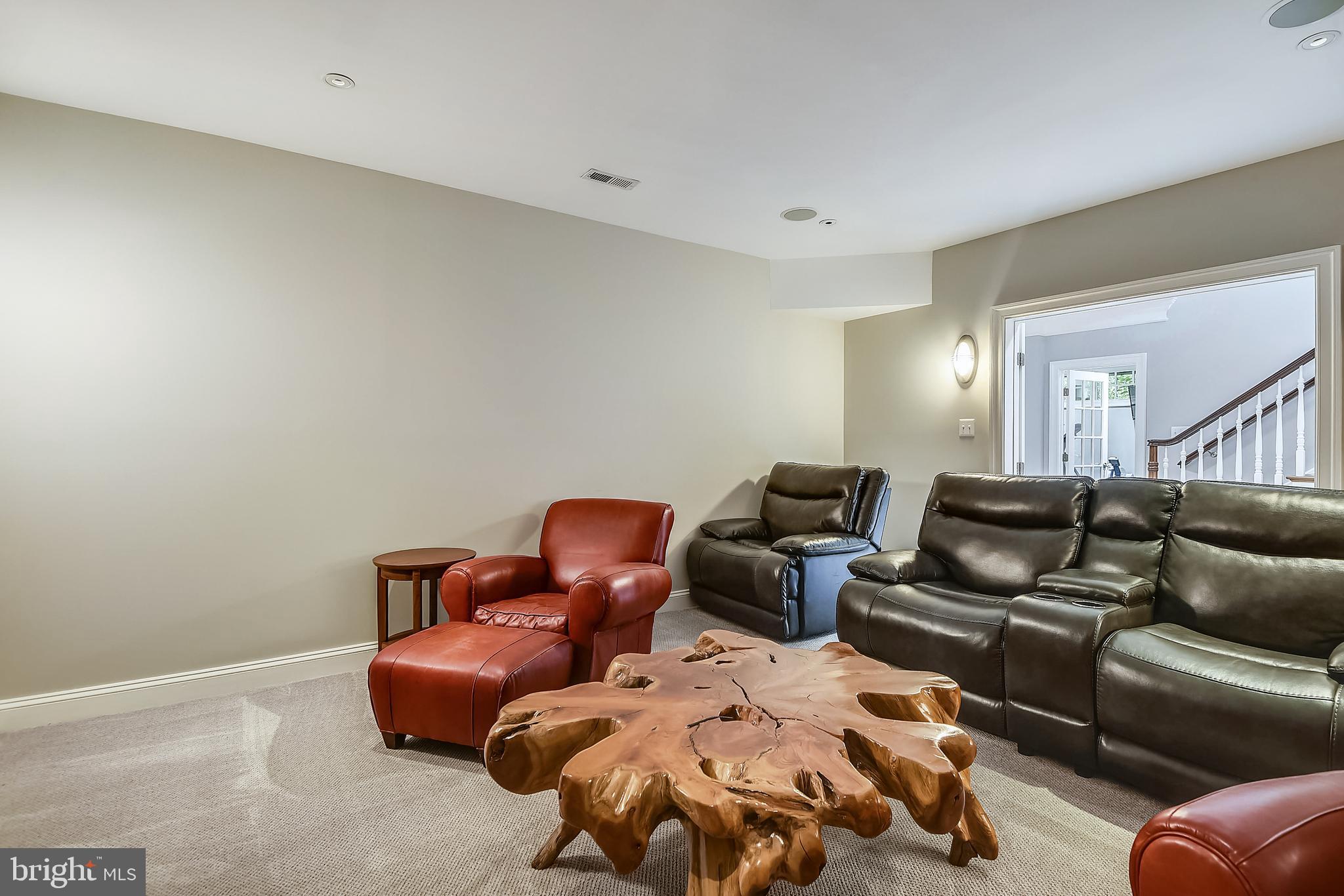 NEAR CLIFTON - Residential