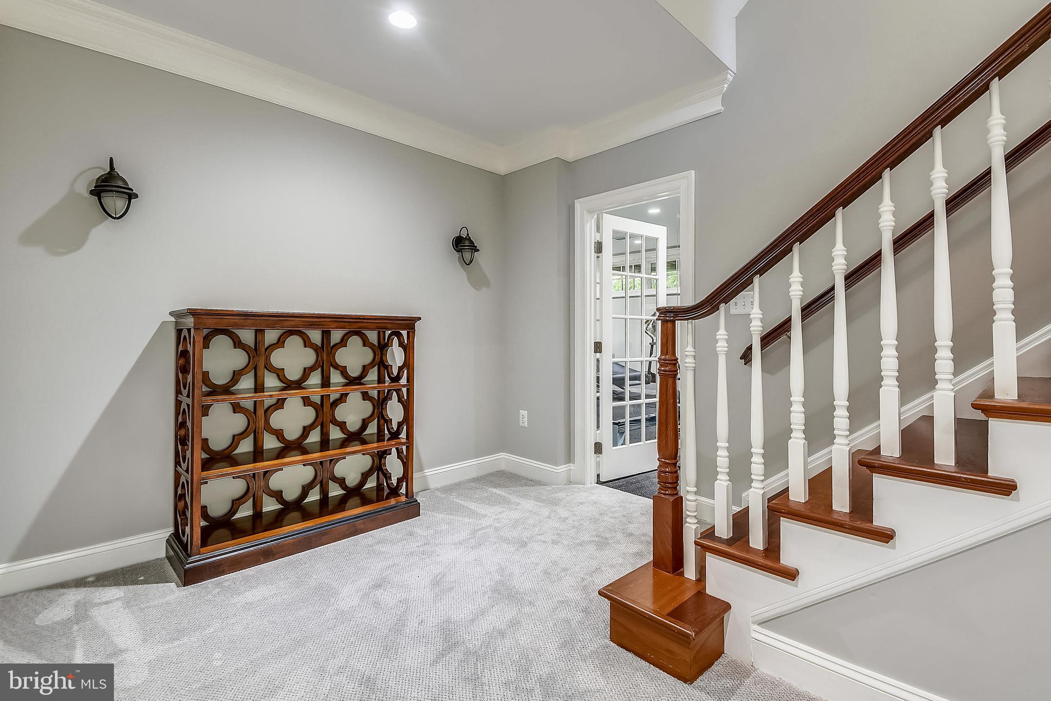 NEAR CLIFTON - Residential