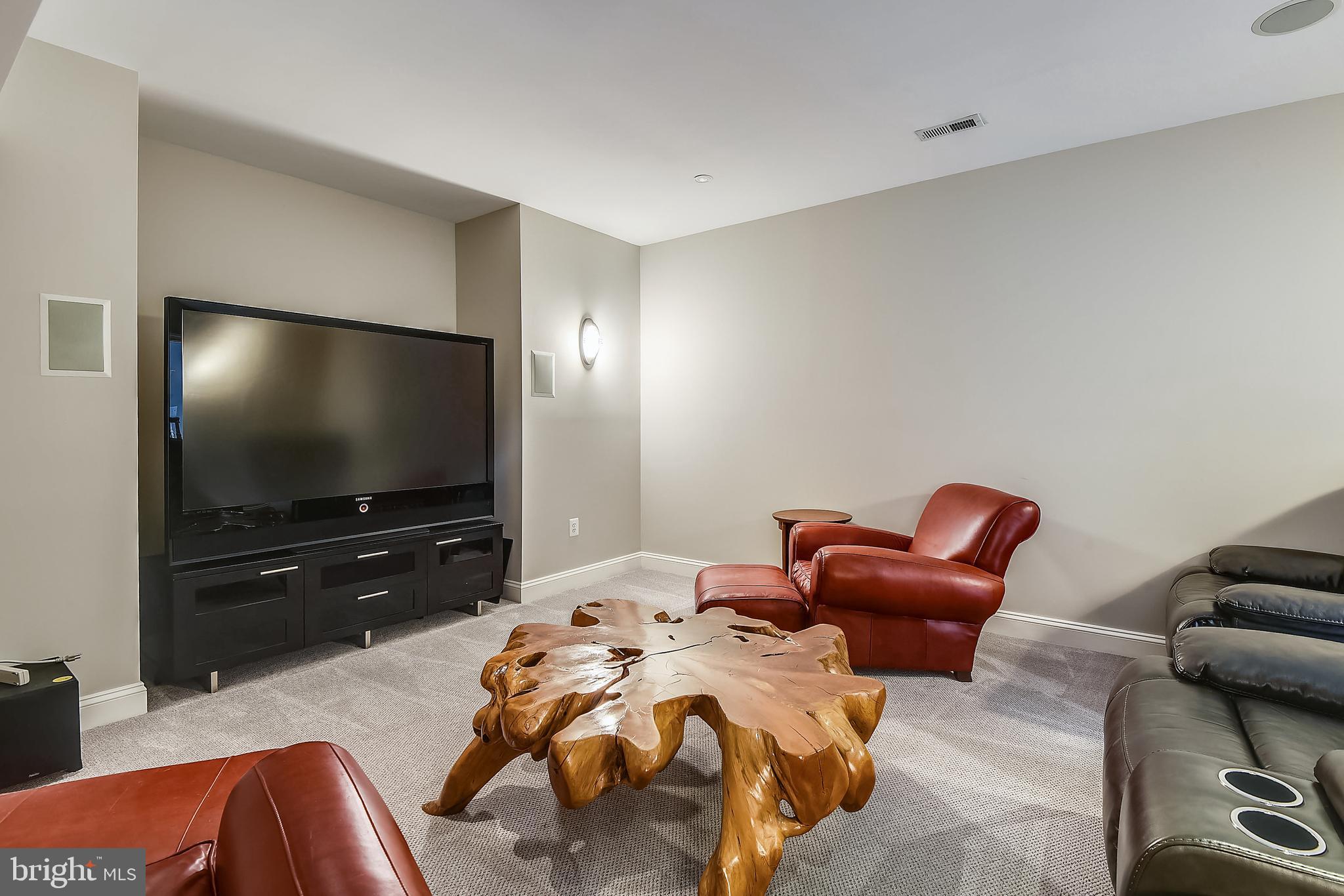 NEAR CLIFTON - Residential