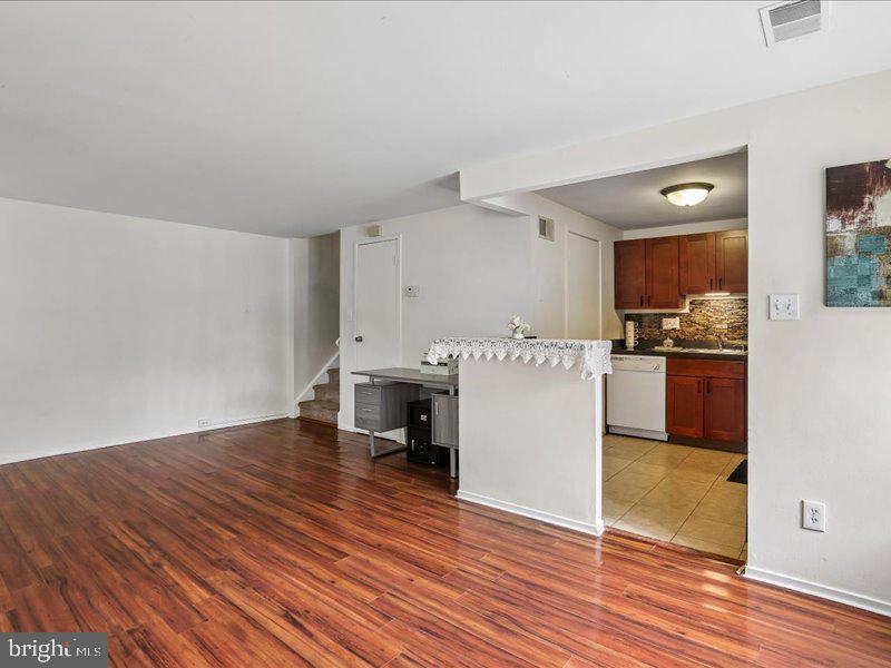 NATHANS HILL - Residential