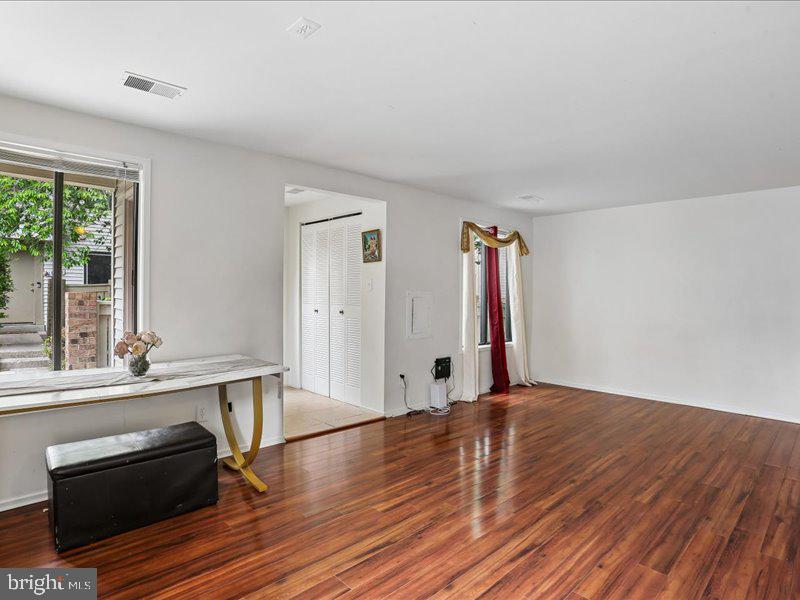NATHANS HILL - Residential