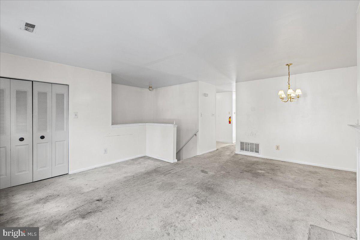 1307 HUNTINGDON MEWS