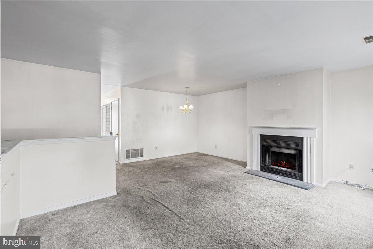 1307 HUNTINGDON MEWS