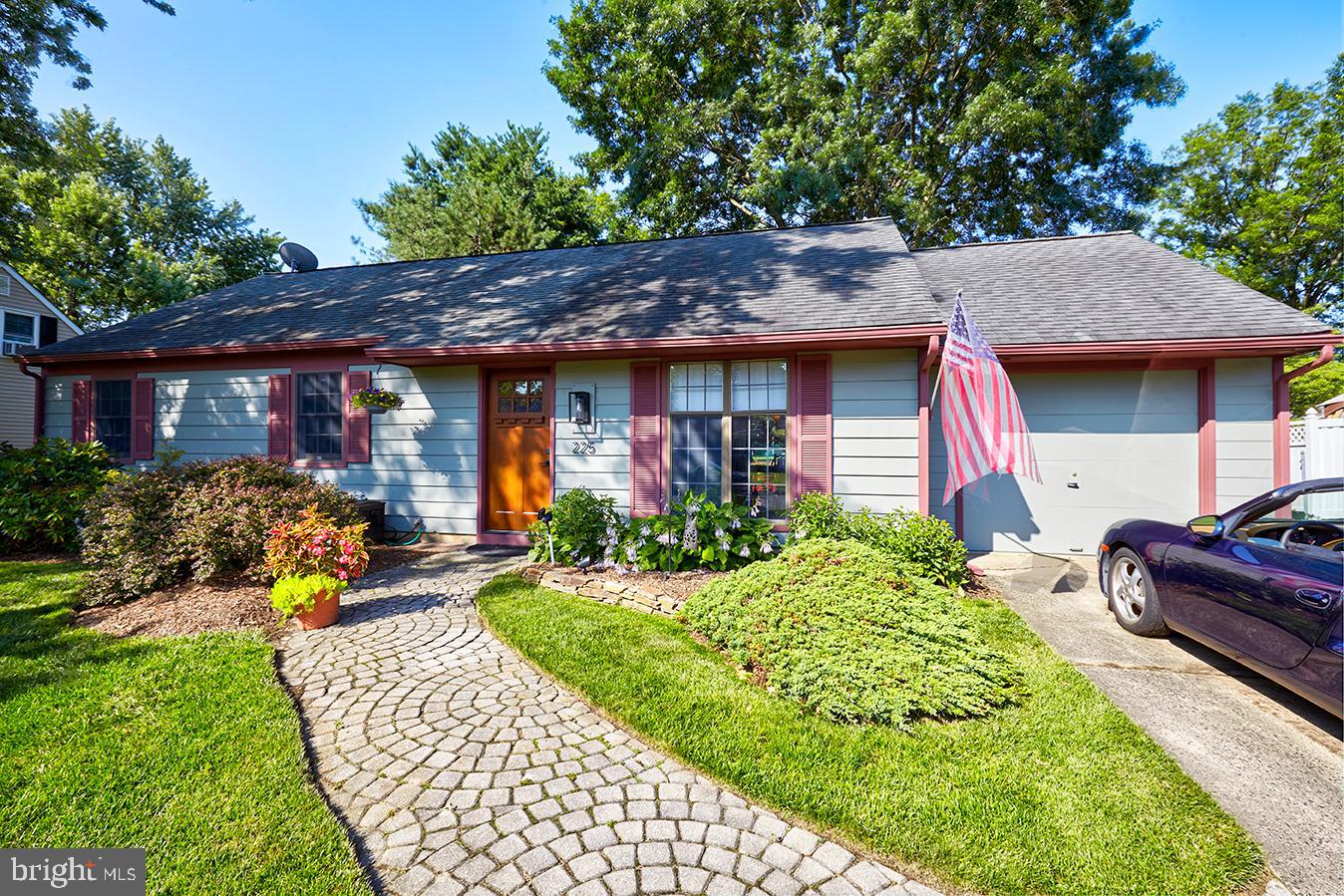 225 BENTWOOD DRIVE