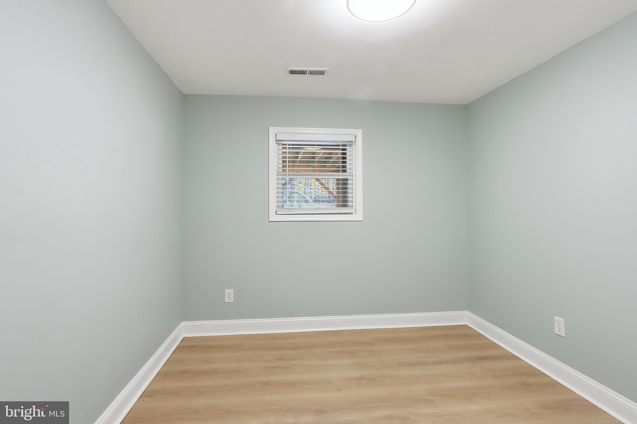 LAKE SHORE - Residential Lease