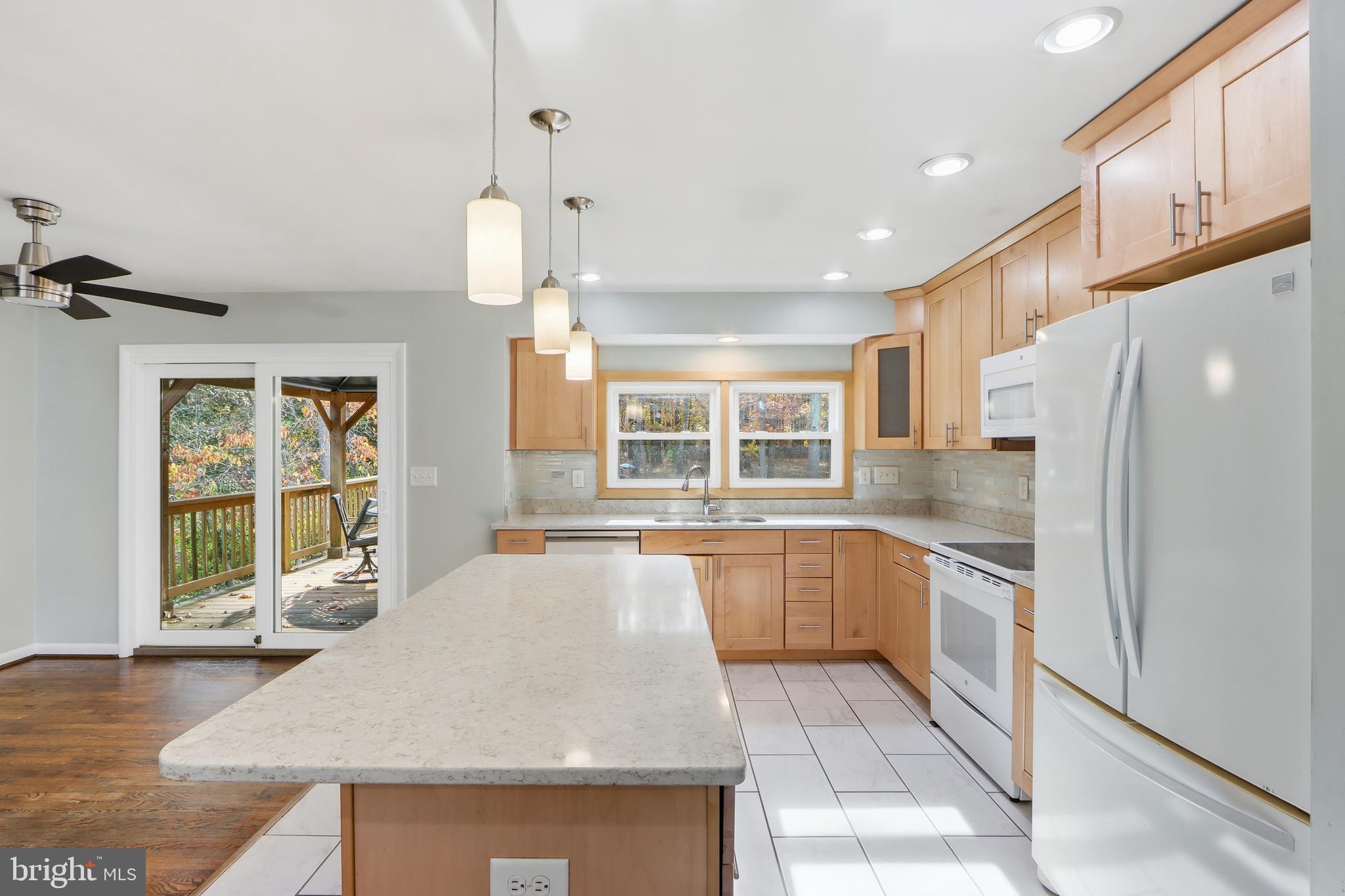 LAKE SHORE - Residential Lease