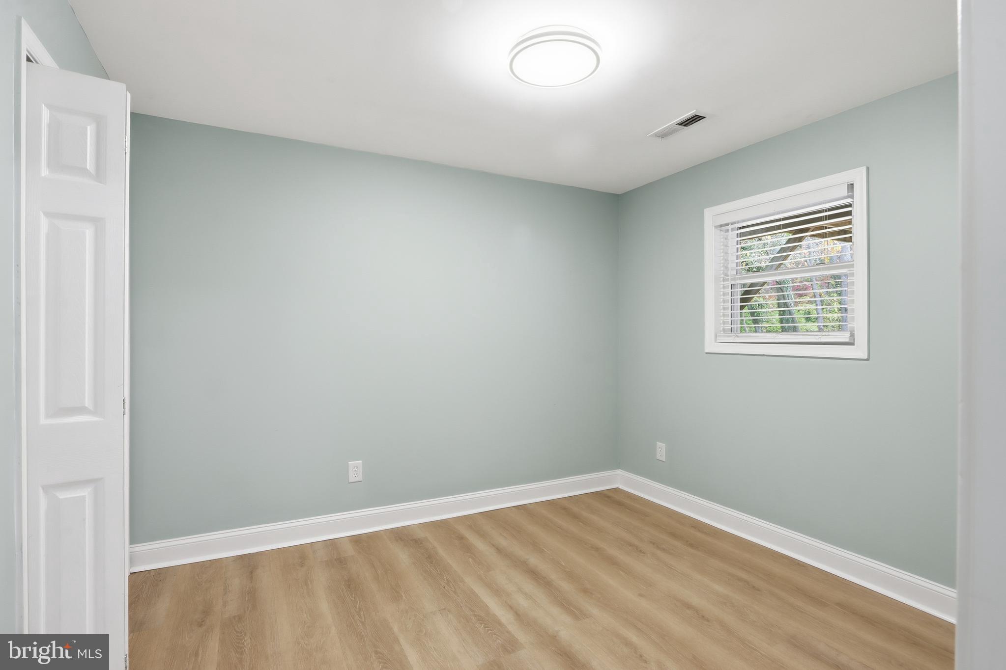 LAKE SHORE - Residential Lease