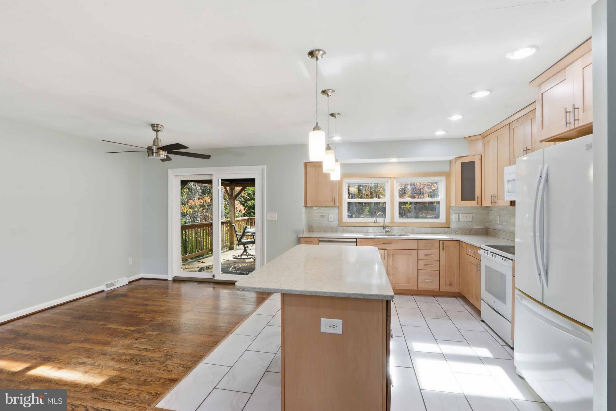 LAKE SHORE - Residential Lease