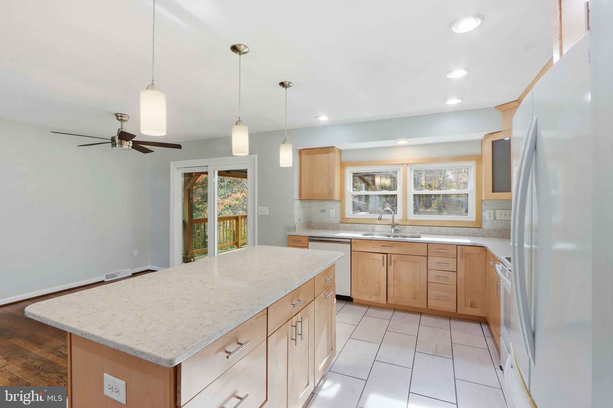 LAKE SHORE - Residential Lease