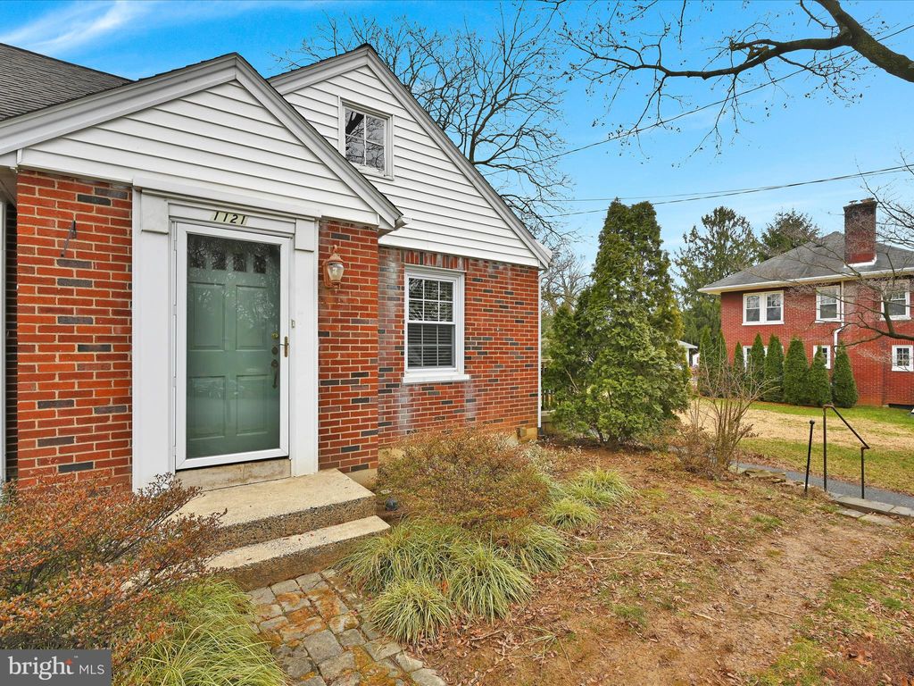 Photo of 1121 Crest Lane, Lancaster, PA 17601 (MLS # PALA2046388)