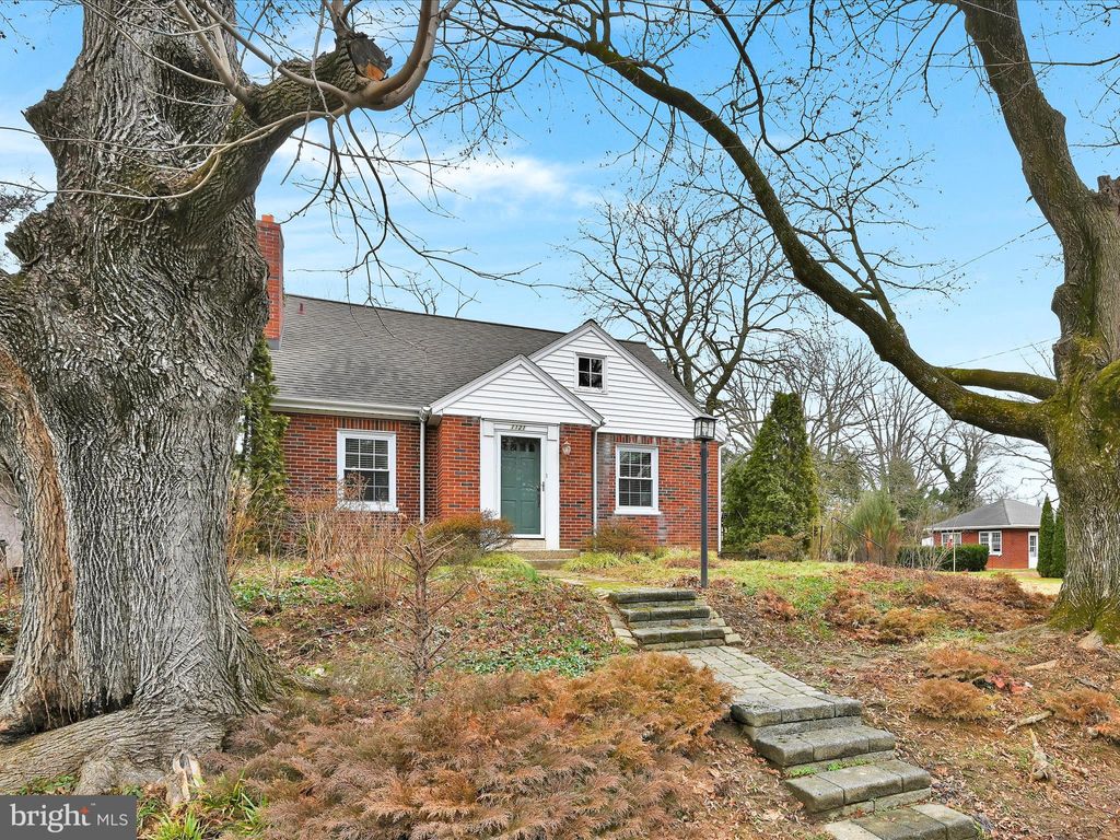 Photo of 1121 Crest Lane, Lancaster, PA 17601 (MLS # PALA2046388)