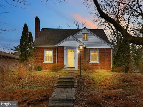 Photo of 1121 Crest Lane, Lancaster, PA 17601 (MLS # PALA2046388)