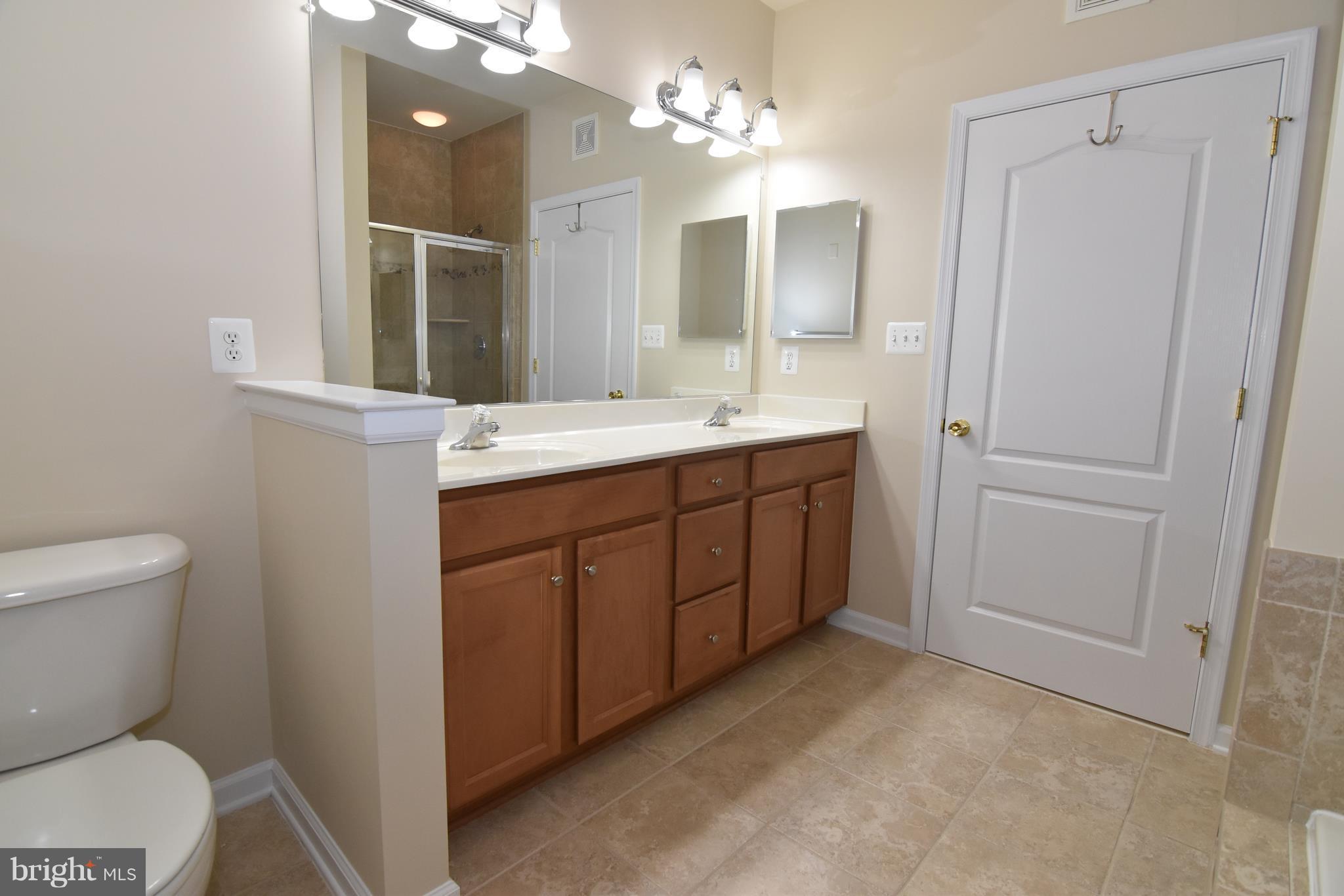 THE RESERVE CONDOMINIUMS - Residential Lease