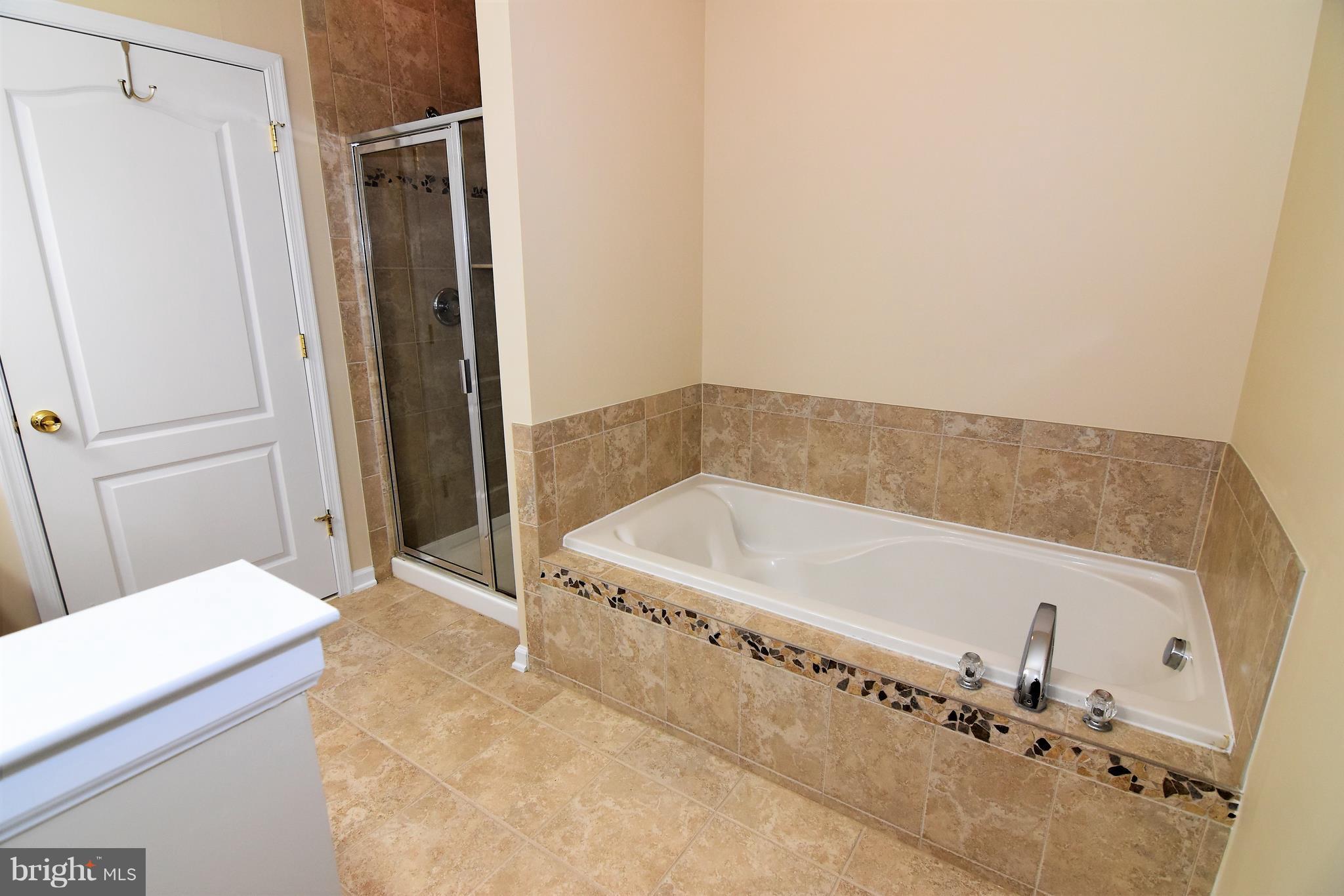 THE RESERVE CONDOMINIUMS - Residential Lease