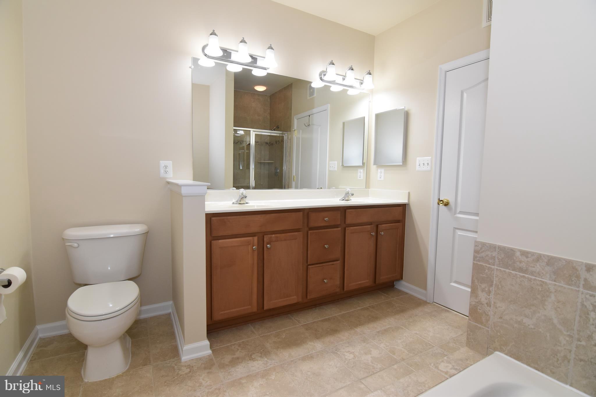 THE RESERVE CONDOMINIUMS - Residential Lease