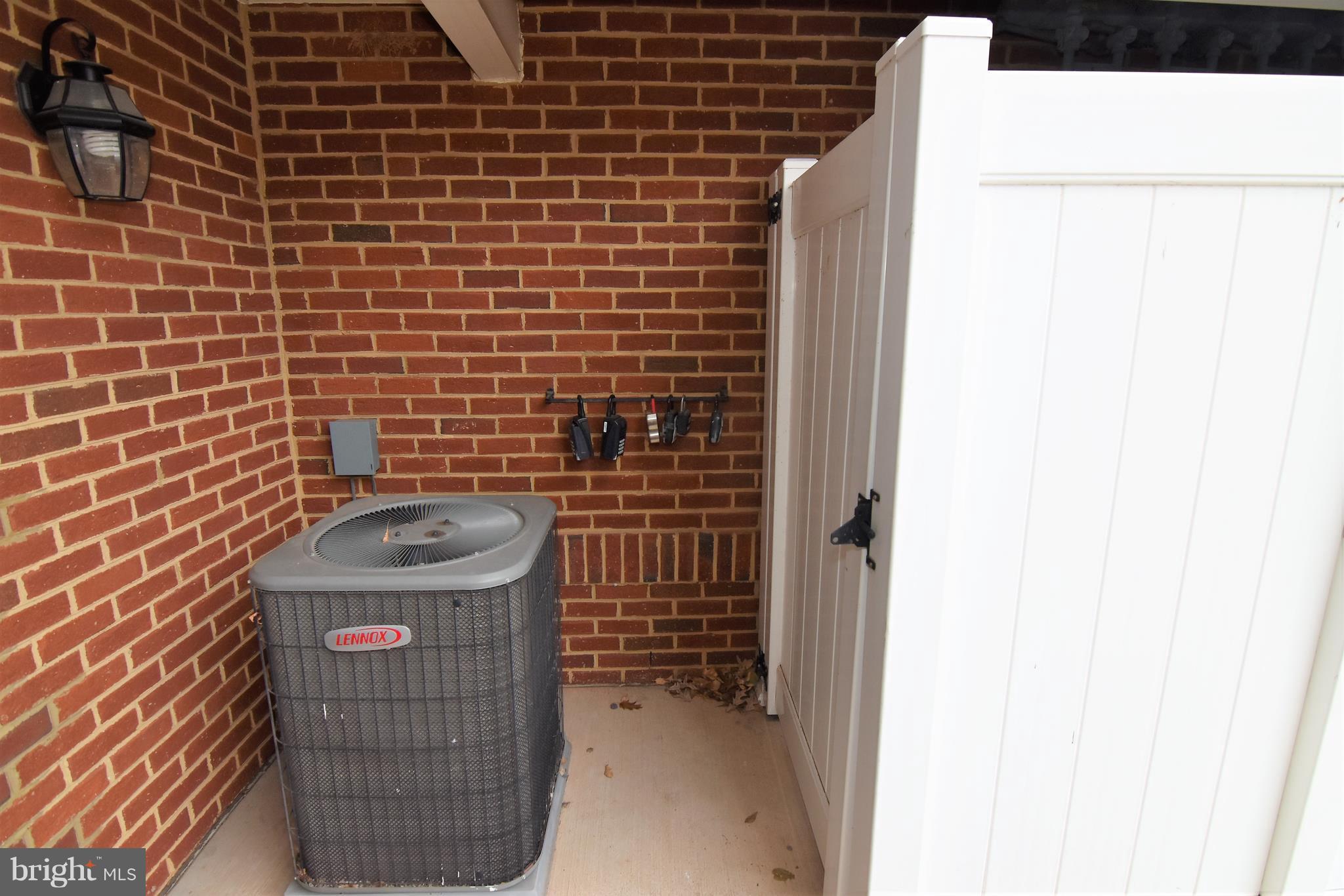 THE RESERVE CONDOMINIUMS - Residential Lease