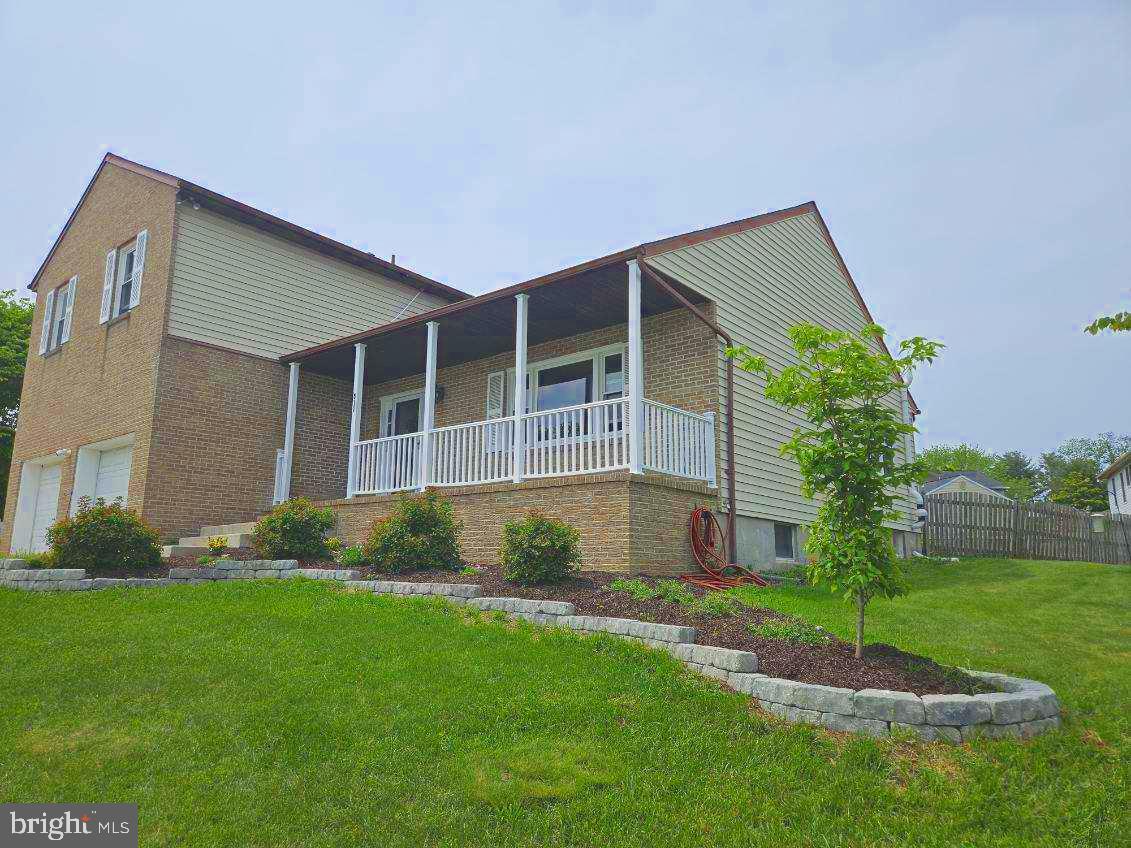 GLENWOOD GARTH - Residential Lease