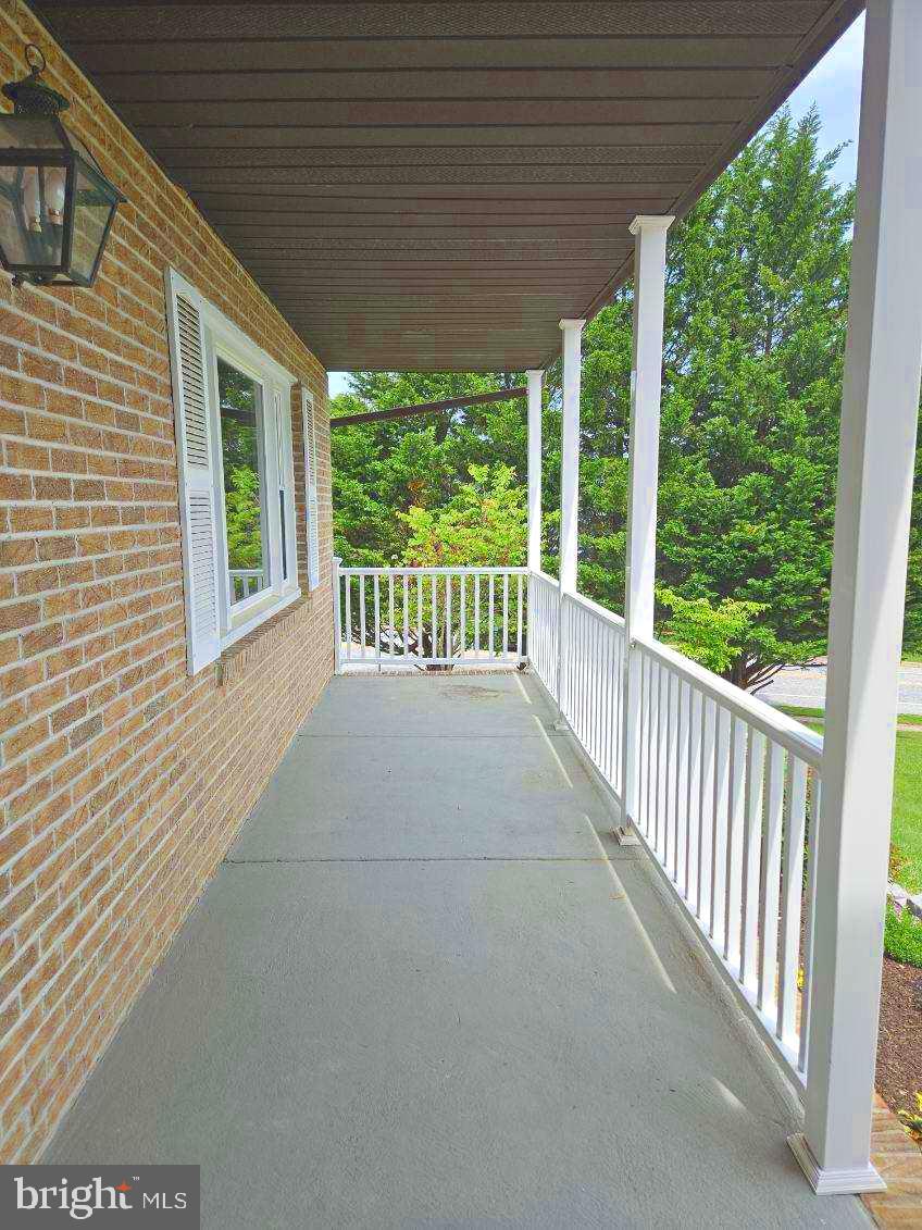 GLENWOOD GARTH - Residential Lease