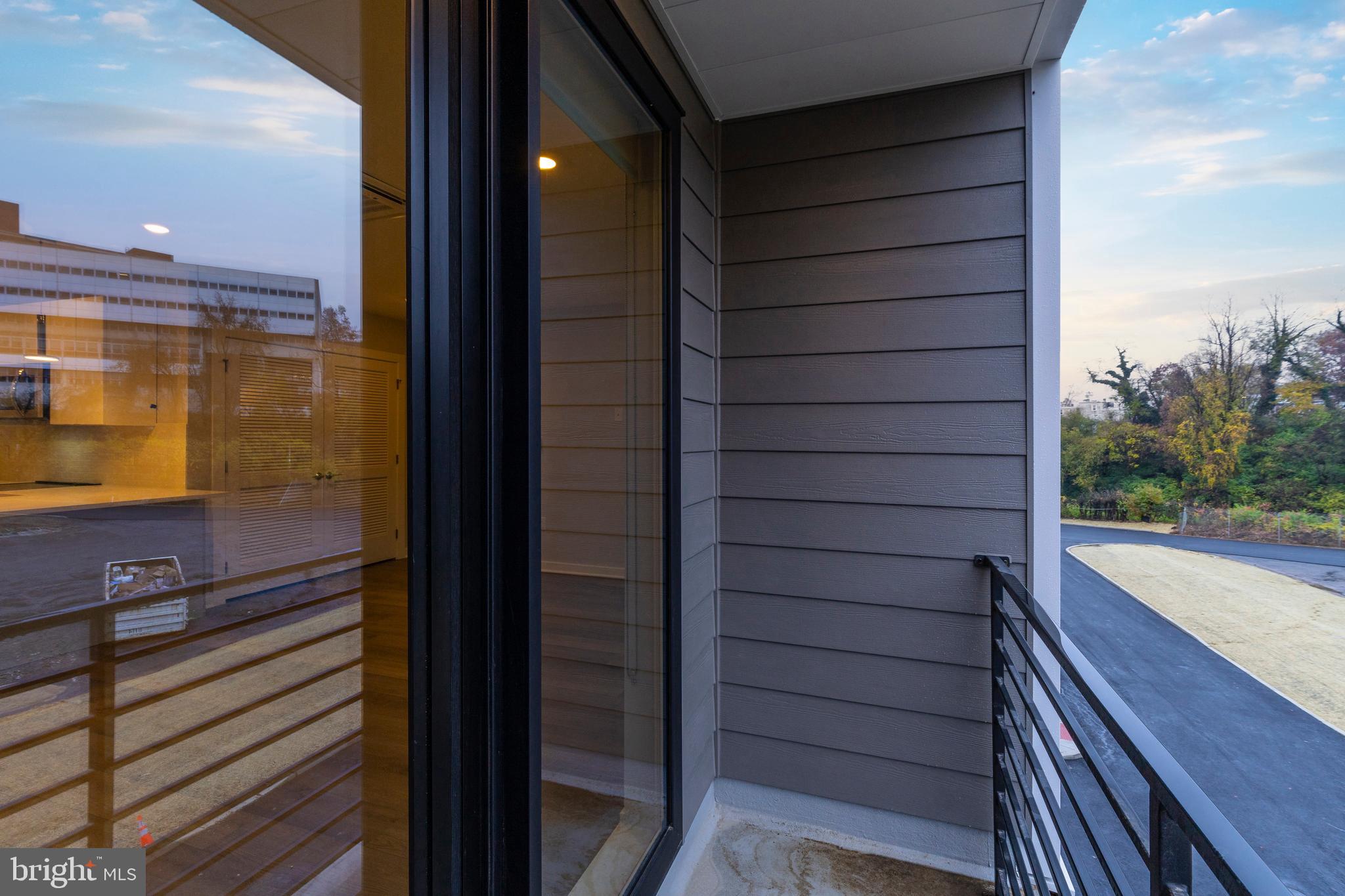 EAST FALLS - Residential Lease