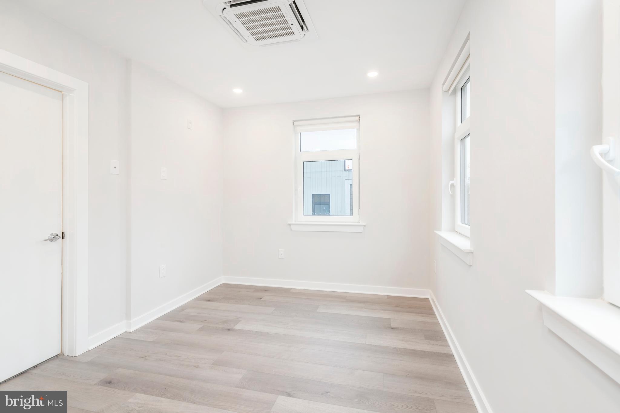 EAST FALLS - Residential Lease