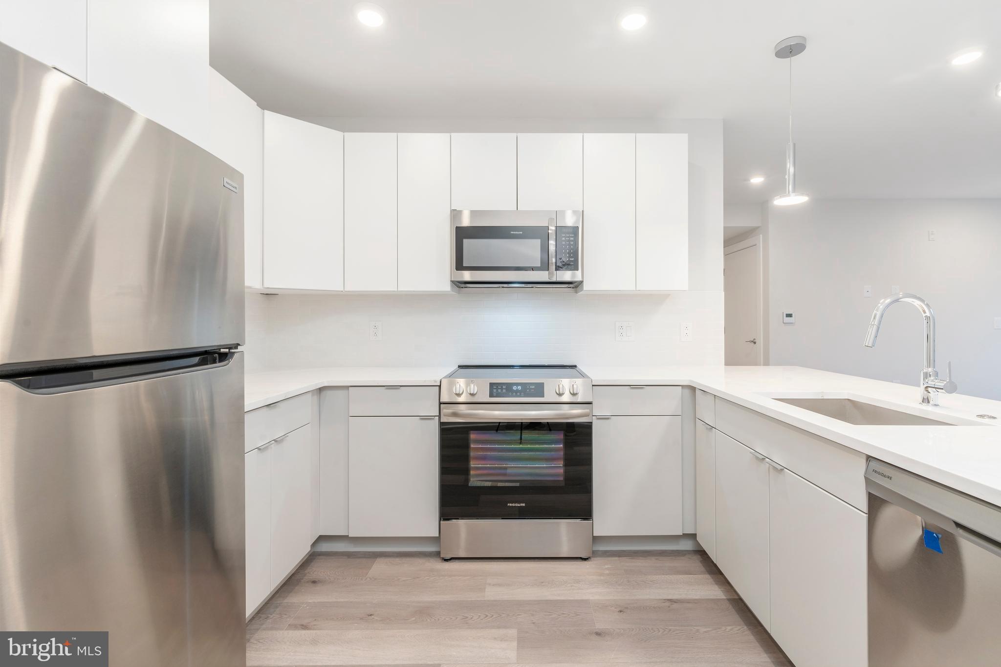 EAST FALLS - Residential Lease