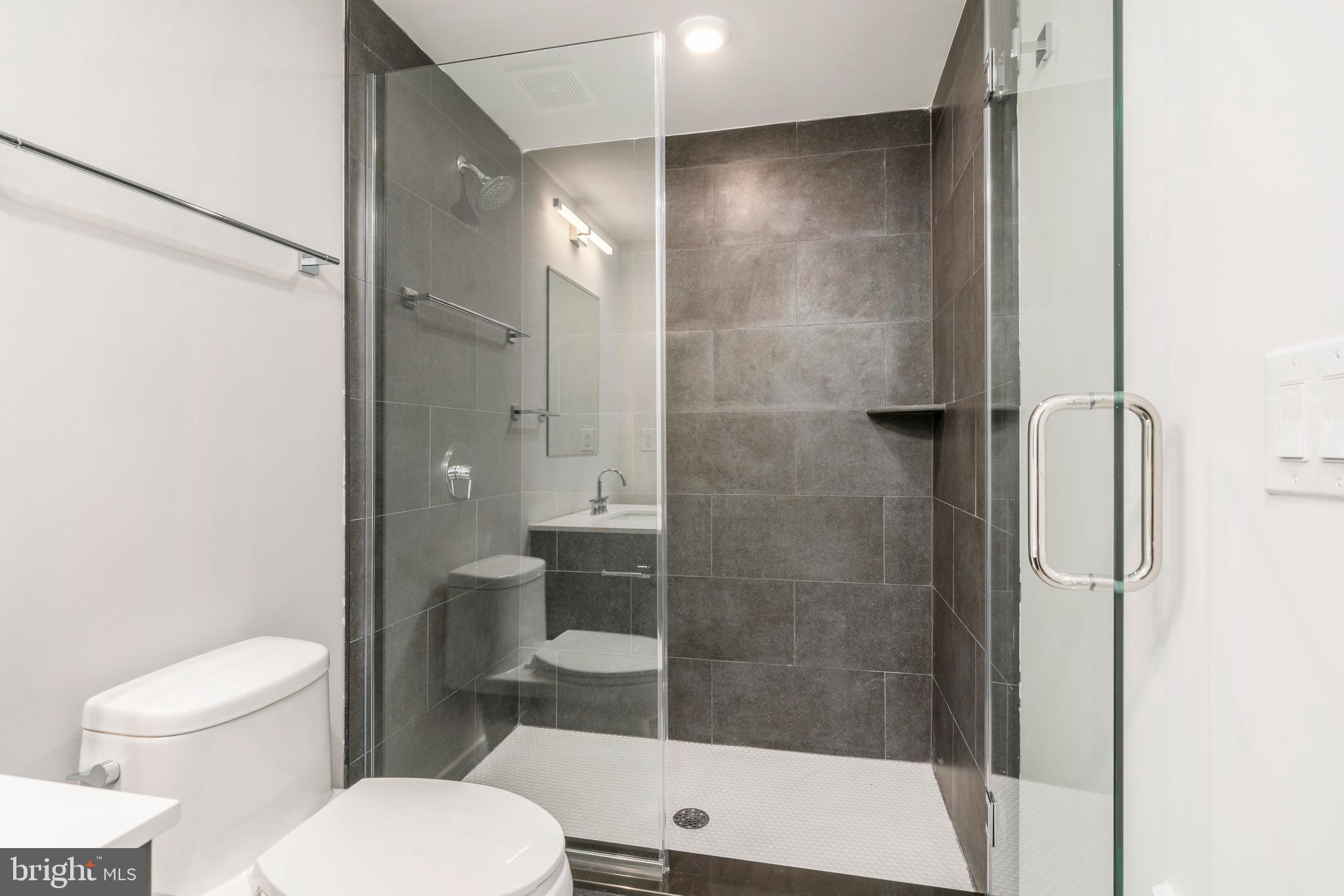 EAST FALLS - Residential Lease