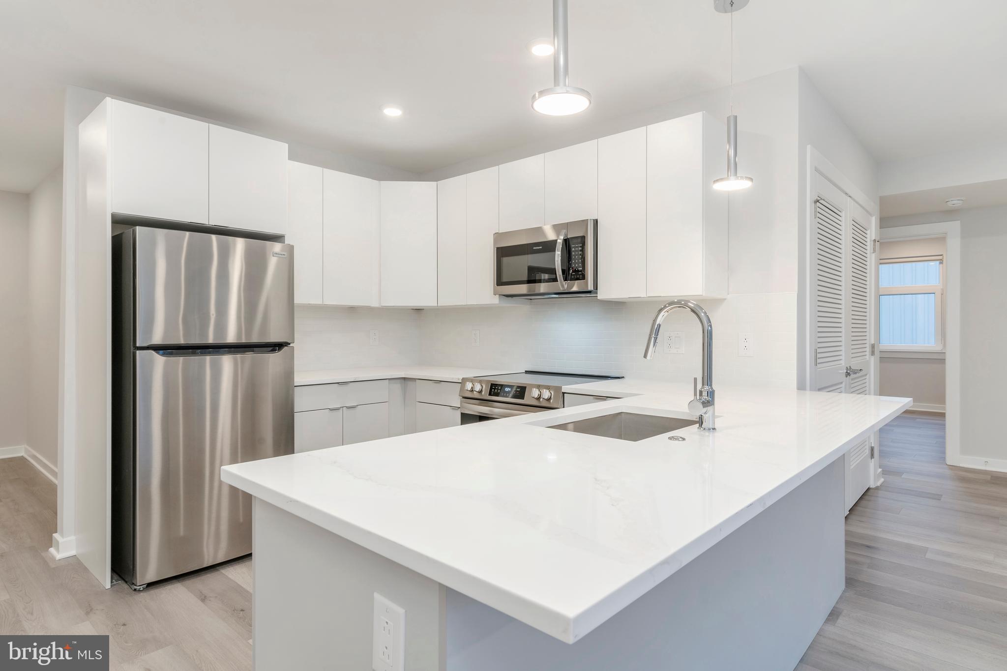 EAST FALLS - Residential Lease