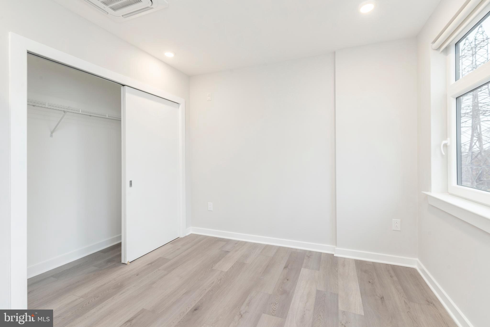 EAST FALLS - Residential Lease