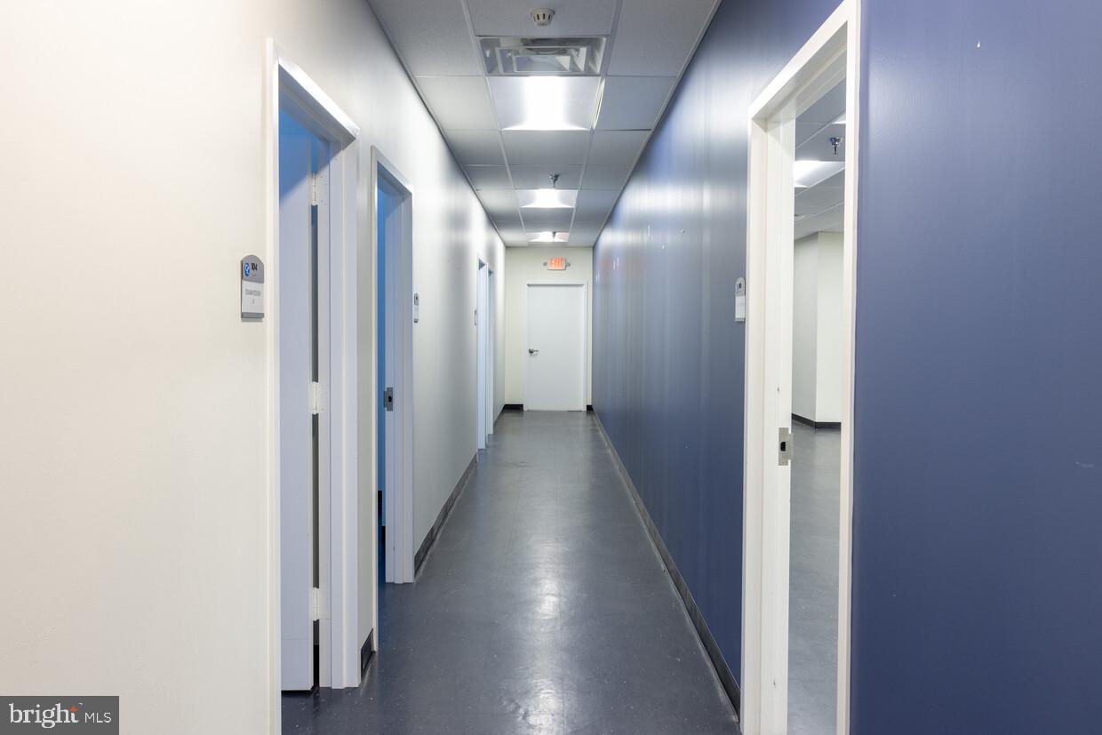 LAUREL LAKES EXEC - Commercial Lease