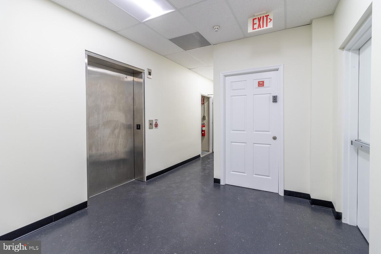 LAUREL LAKES EXEC - Commercial Lease