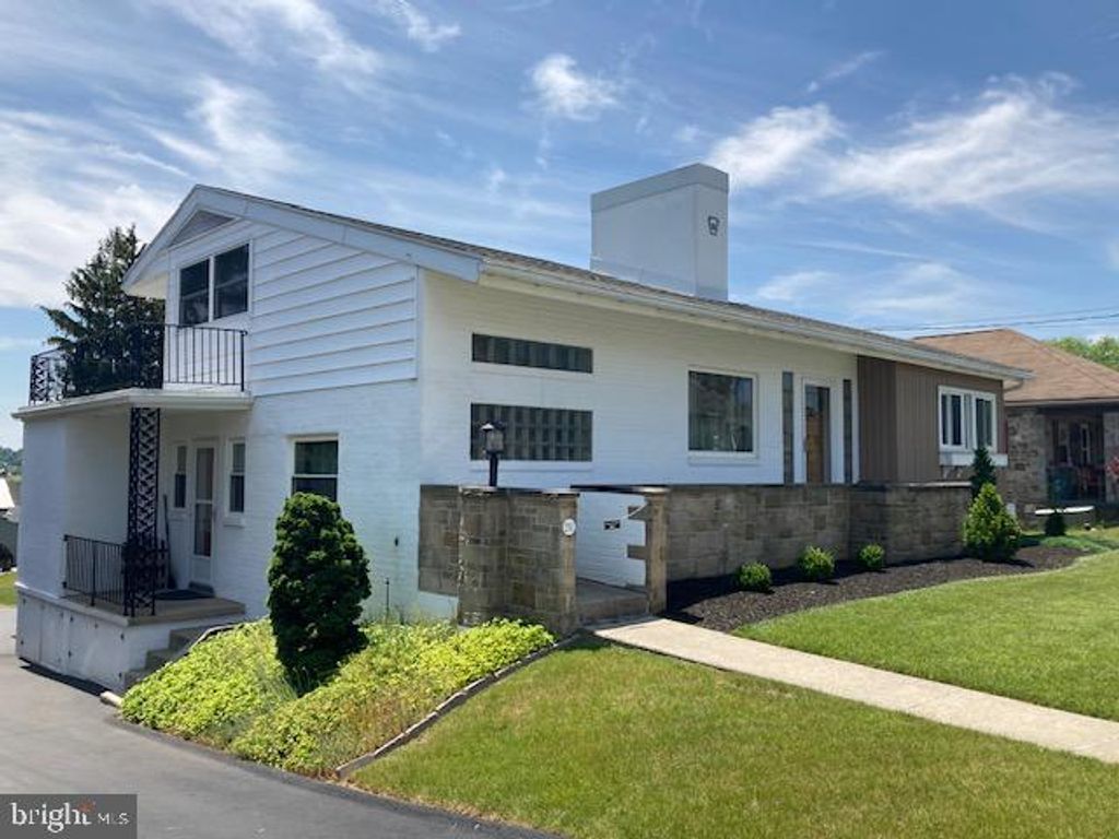 Photo of 210 HILLCREST RD, NEW HOLLAND, PA 17557 (MLS # PALA2036036)