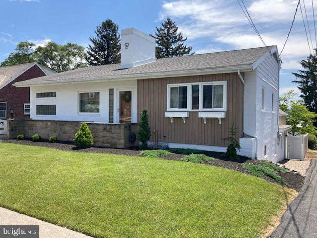 Photo of 210 HILLCREST RD, NEW HOLLAND, PA 17557 (MLS # PALA2036036)