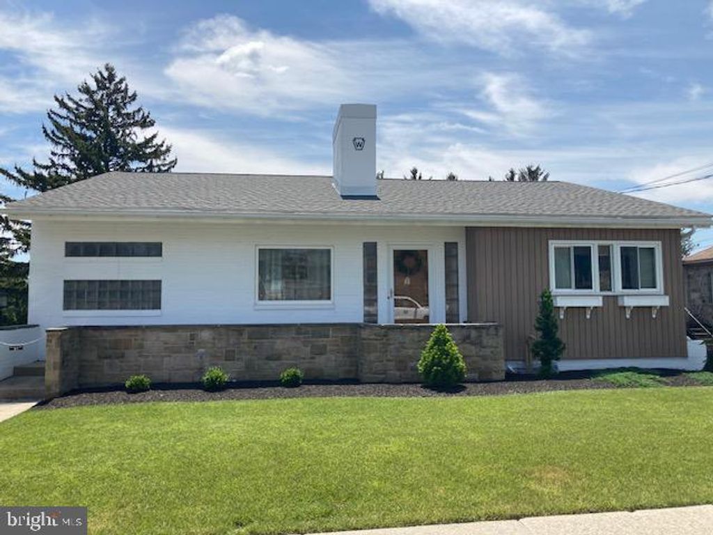 Photo of 210 HILLCREST RD, NEW HOLLAND, PA 17557 (MLS # PALA2036036)